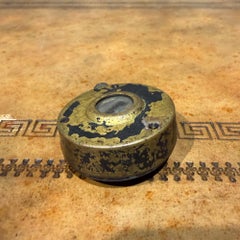 Contatore manuale meccanico d'epoca in ottone patinato