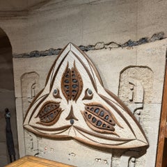 Paul Hollowend – Abstrakte Wandkunst aus geschnitztem Holz im postmodernen Stil