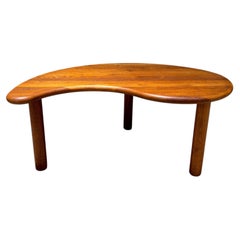 Mesita de café o auxiliar de madera maciza de teca con forma de riñón, estilo «Mid Century Modern»