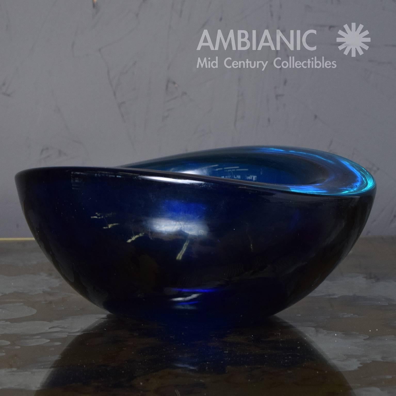 Cobalt Blue Murano Dish Mid-Century Modern In Good Condition In Chula Vista, CA