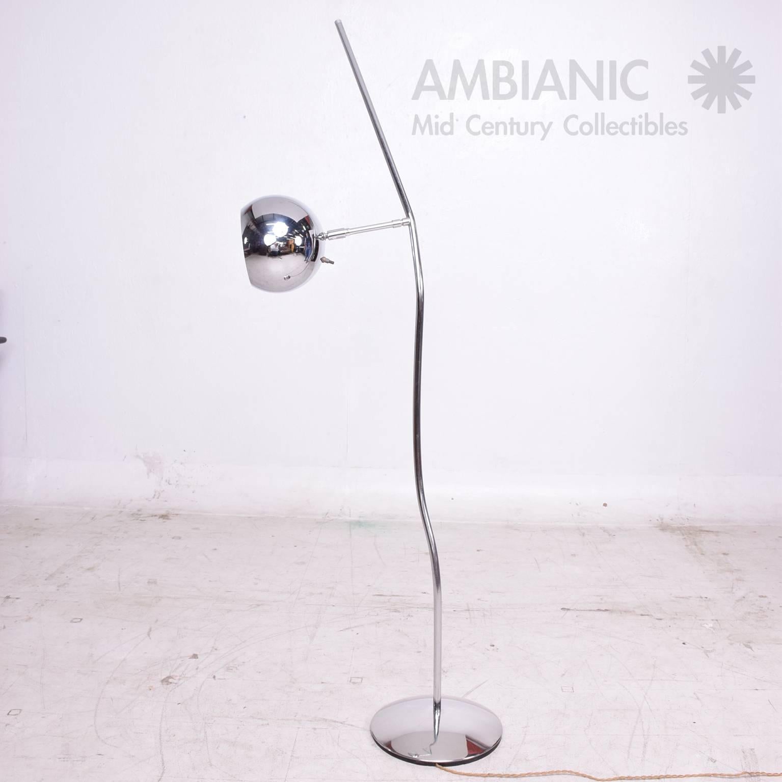 Sculptural Chrome Floor Lamp Mid-Century Modern DMI In Excellent Condition In Chula Vista, CA