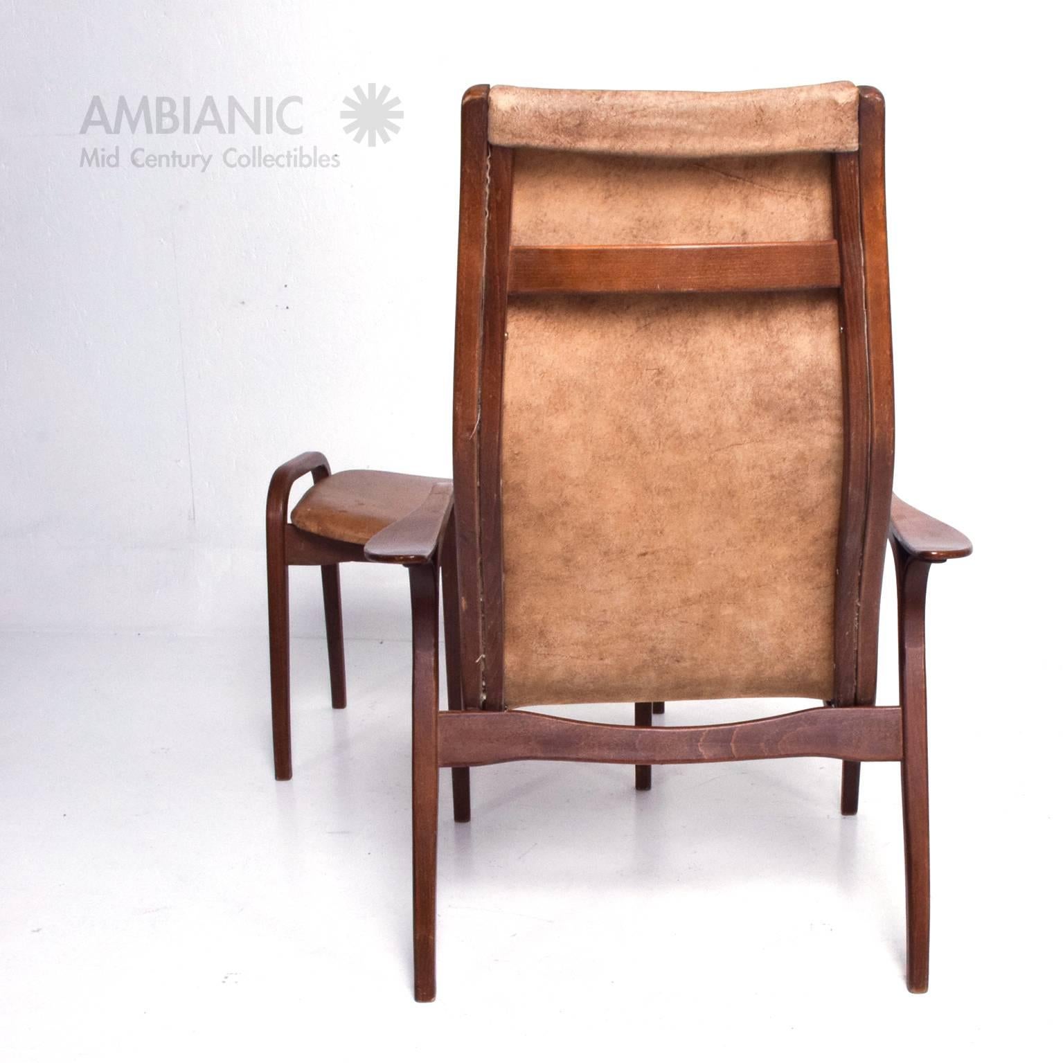 For your consideration a Mid-Century Danish modern Lamino chair designed by Yngve Ekstrom for Swedese. 

Sculptural chair with matching ottoman. 

Wood has the original finish. Expect signs of vintage wear. Unrestored.
Leather appears to have
