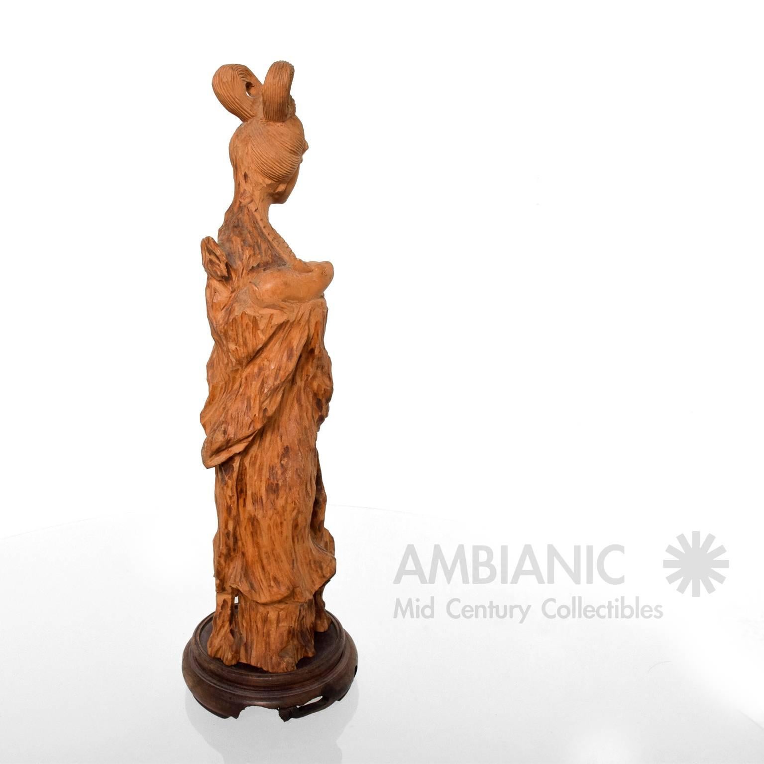 For your consideration an antique sculpture hand-carved in solid wood, mounted in a rosewood pedestal.
Beautiful aged patina.

Dimensions