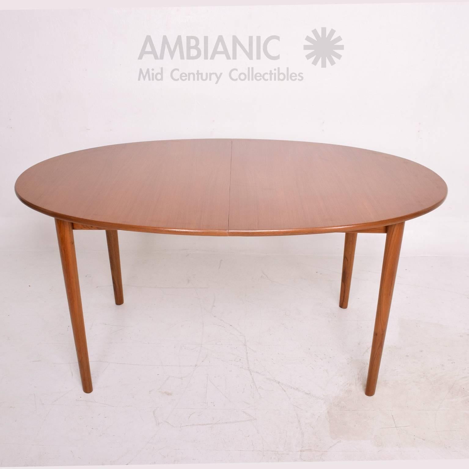 Danish Modern Teak Dining Table Oval Shape with Extensions In Excellent Condition In Chula Vista, CA