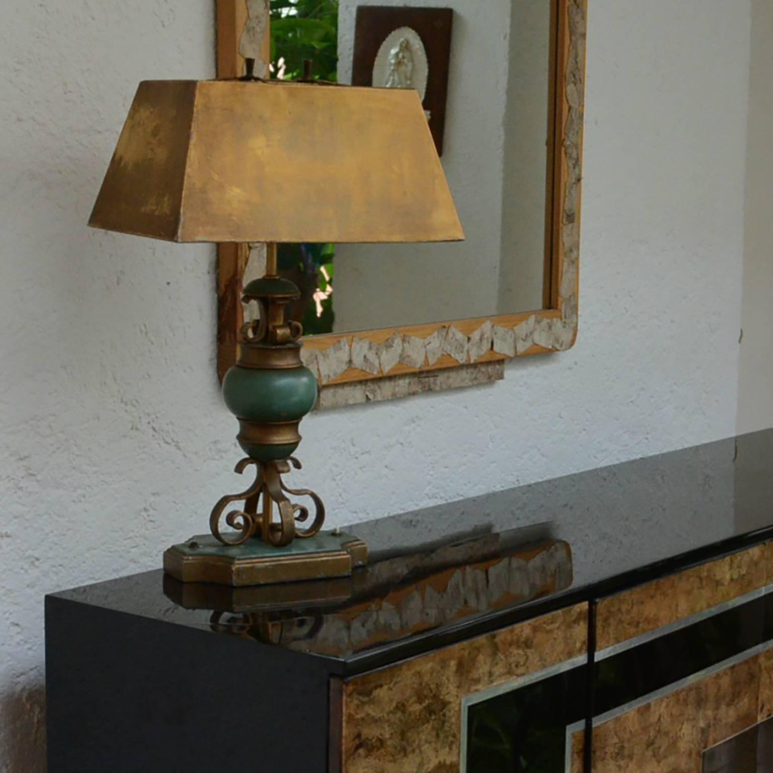 For your consideration a Mexican modernist table lamp in wood and gilt forge iron with original shade.
Original vintage unrestored condition.
Rewired.
Base 10 1/2" x 6 1/2" d x 26" tall
shade 15 3/4" x 10 1/2" d X 7