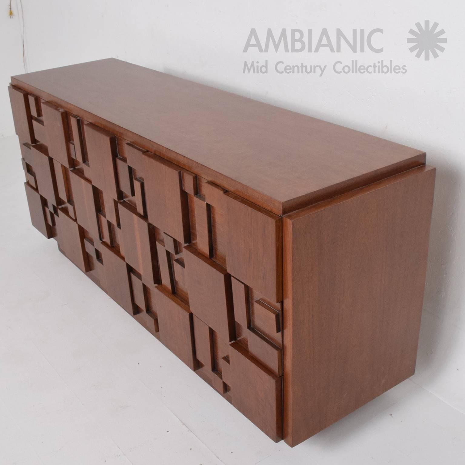American Mid-Century Modern Lane Brutalist Dresser in Excellent Restored Condition
