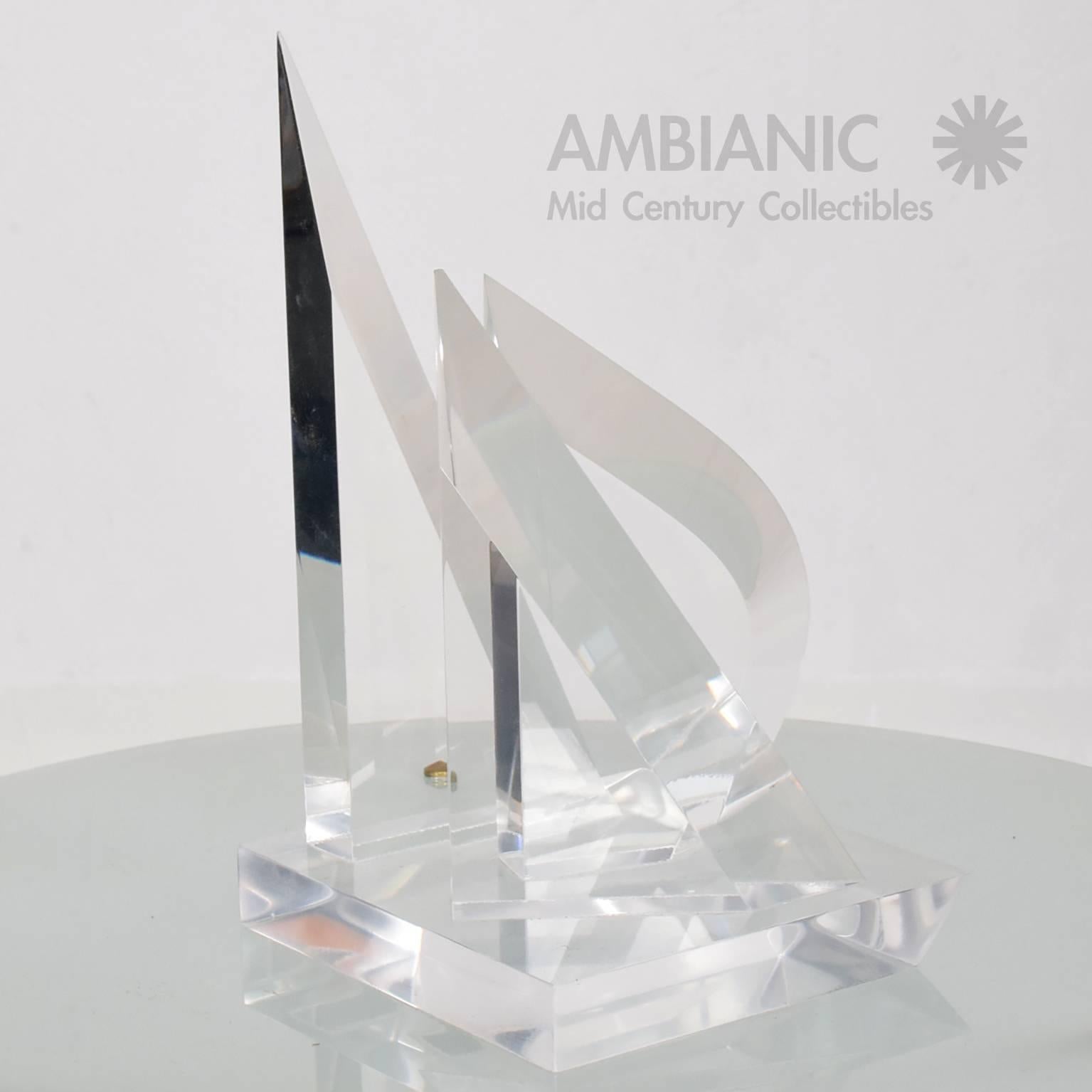 For your consideration a Mid-Century Modern table sculpture made of Lucite of sailing boats. 

Signed.

Measures: 11 1/2