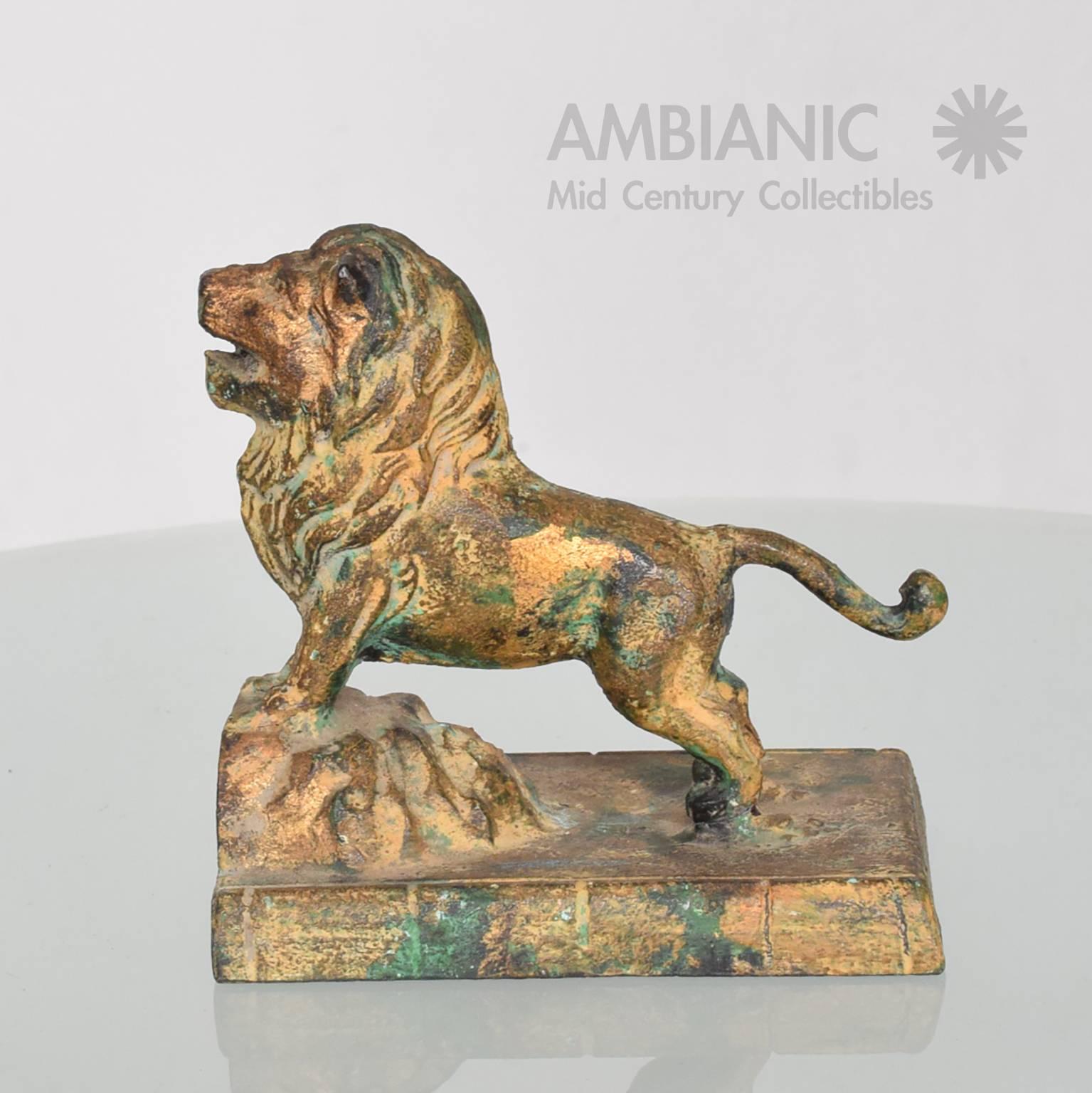 Mid-20th Century Hollywood Regency Cast Iron Lion Bookends with Faux Bronze Patina