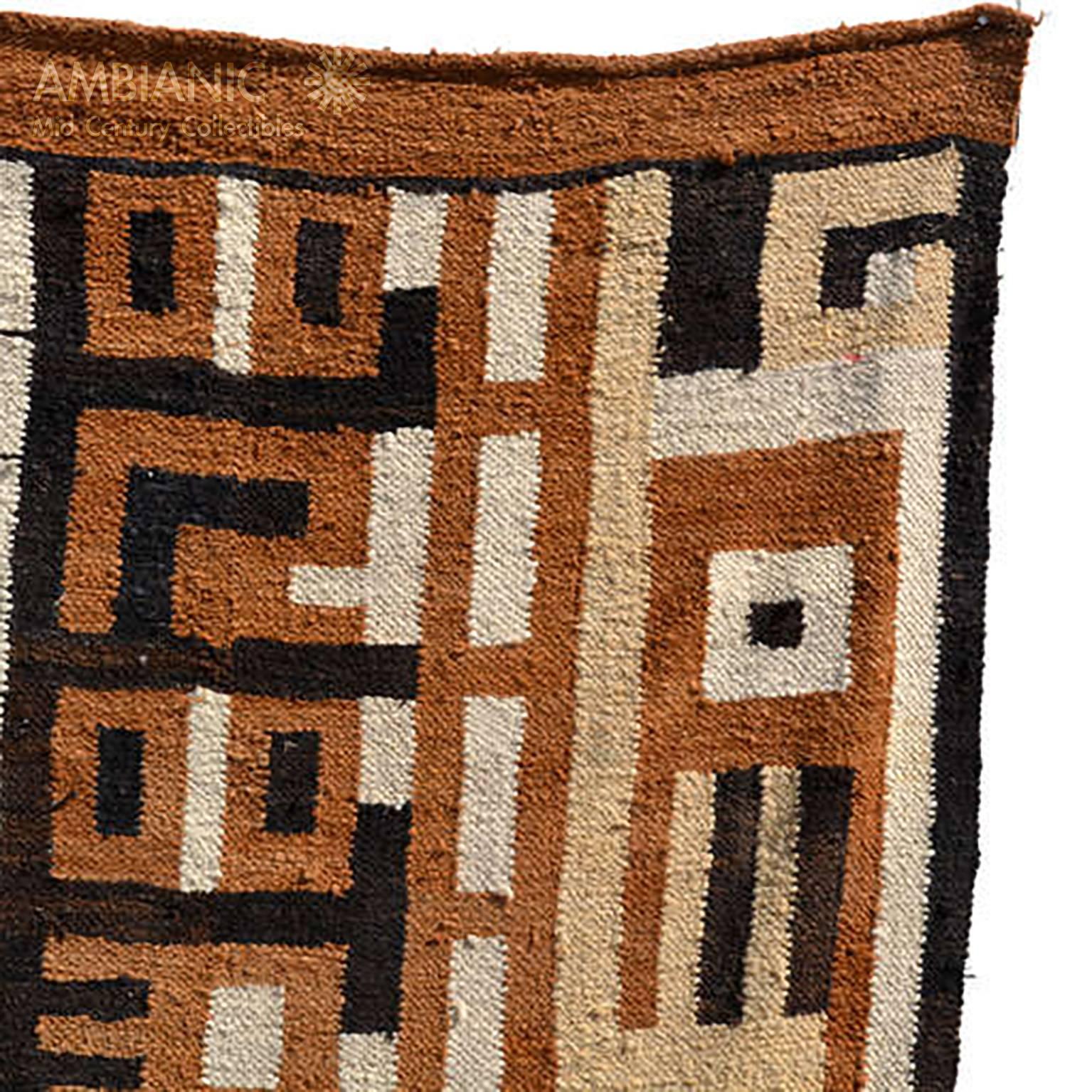 Beautiful vintage wool blanket with fantastic abstract graphics. Dominant colors are brown, black and two shades of beige tones. 

Original tag 