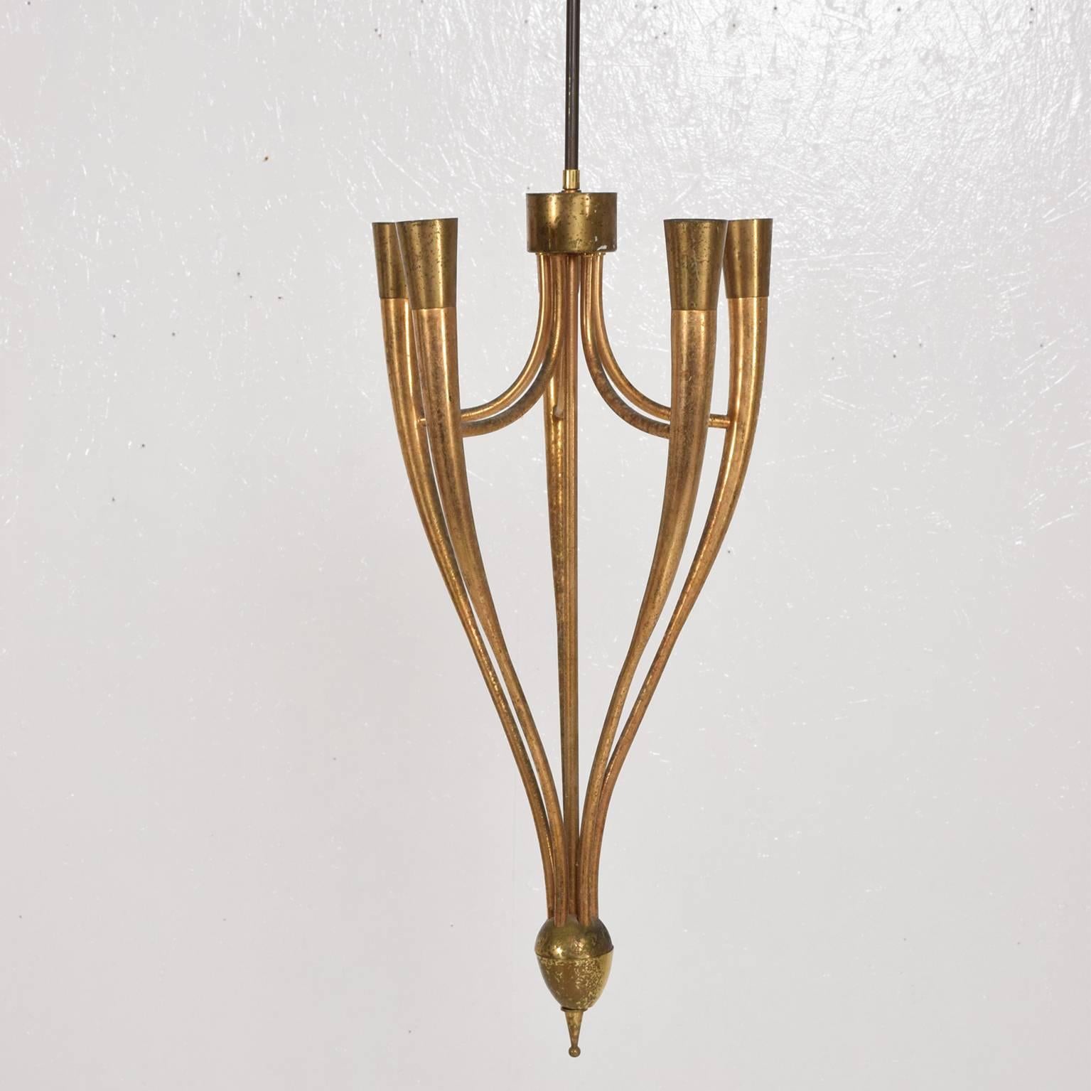 We are please to offer for your consideration a beautiful chandelier with five-light by Guglielmo Ulrich.

Two-tone sculptural brass body. 
Original patina. It can be polished and sealed upon request.
Retains original label. 
Dimensions: