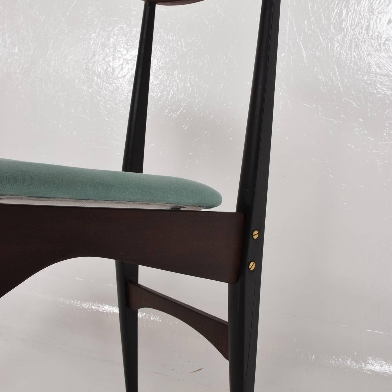 Mid-Century Modern Italian Side Chair in The Style of Gio Ponti 4