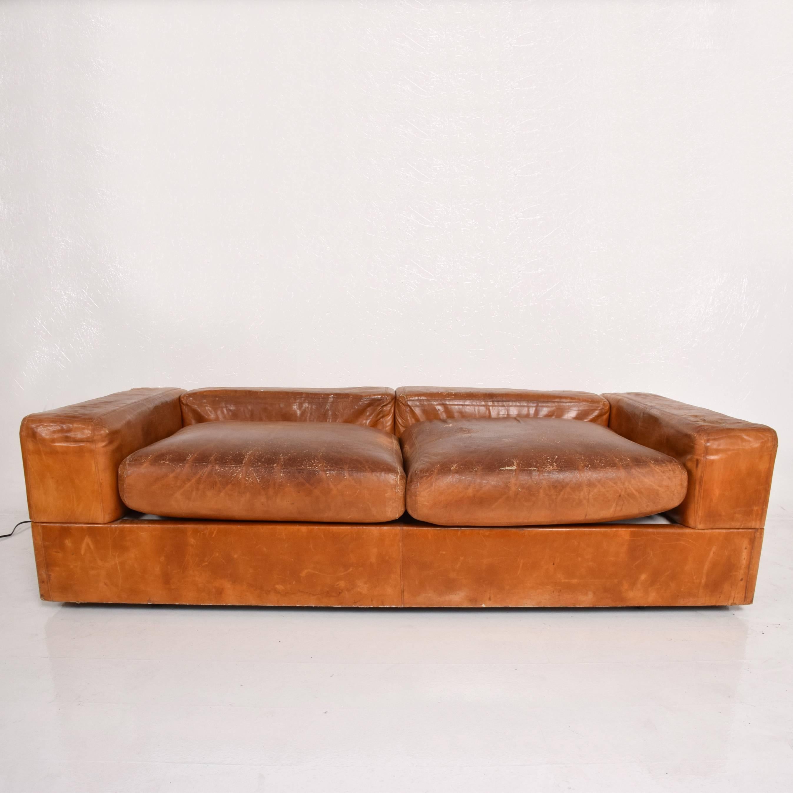 Mid-Century Modern Italian Leather Sofa Bed by Tito Agnolli 2