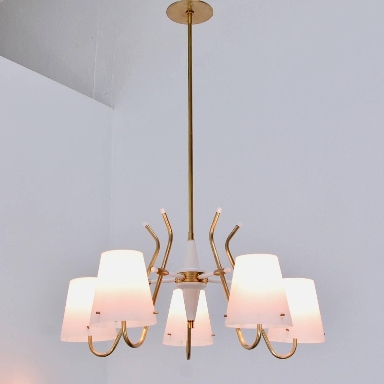 Of the period five shade modern midcentury chandelier from Italy. Fully restored, patinated brass finish, single E12 candelabra based socket per shade, wired for the US. Overall drop adjustable upon request.
Measures: Overall drop 28.5”
Fixture