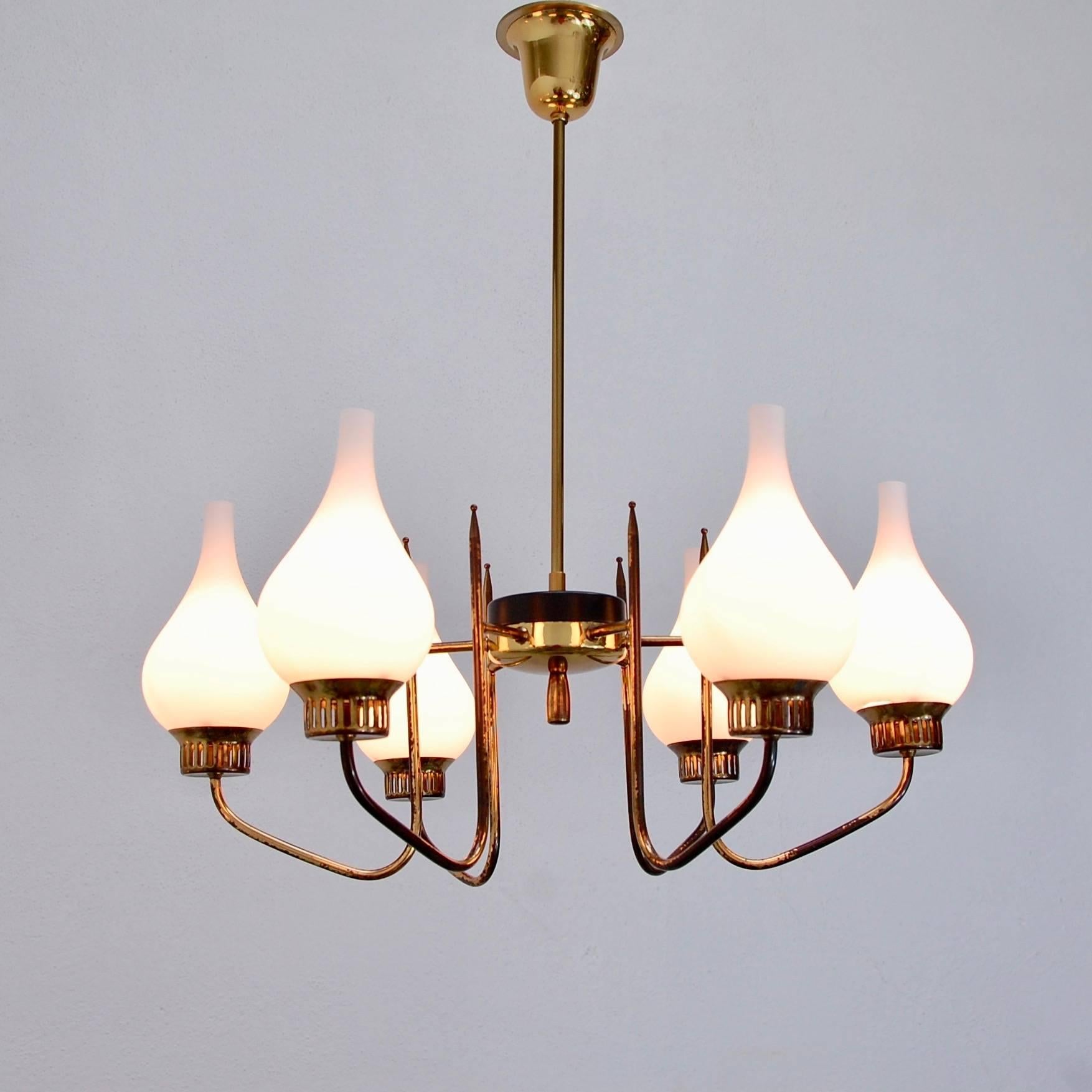 Italian 1950s Chandelier In Excellent Condition In Los Angeles, CA