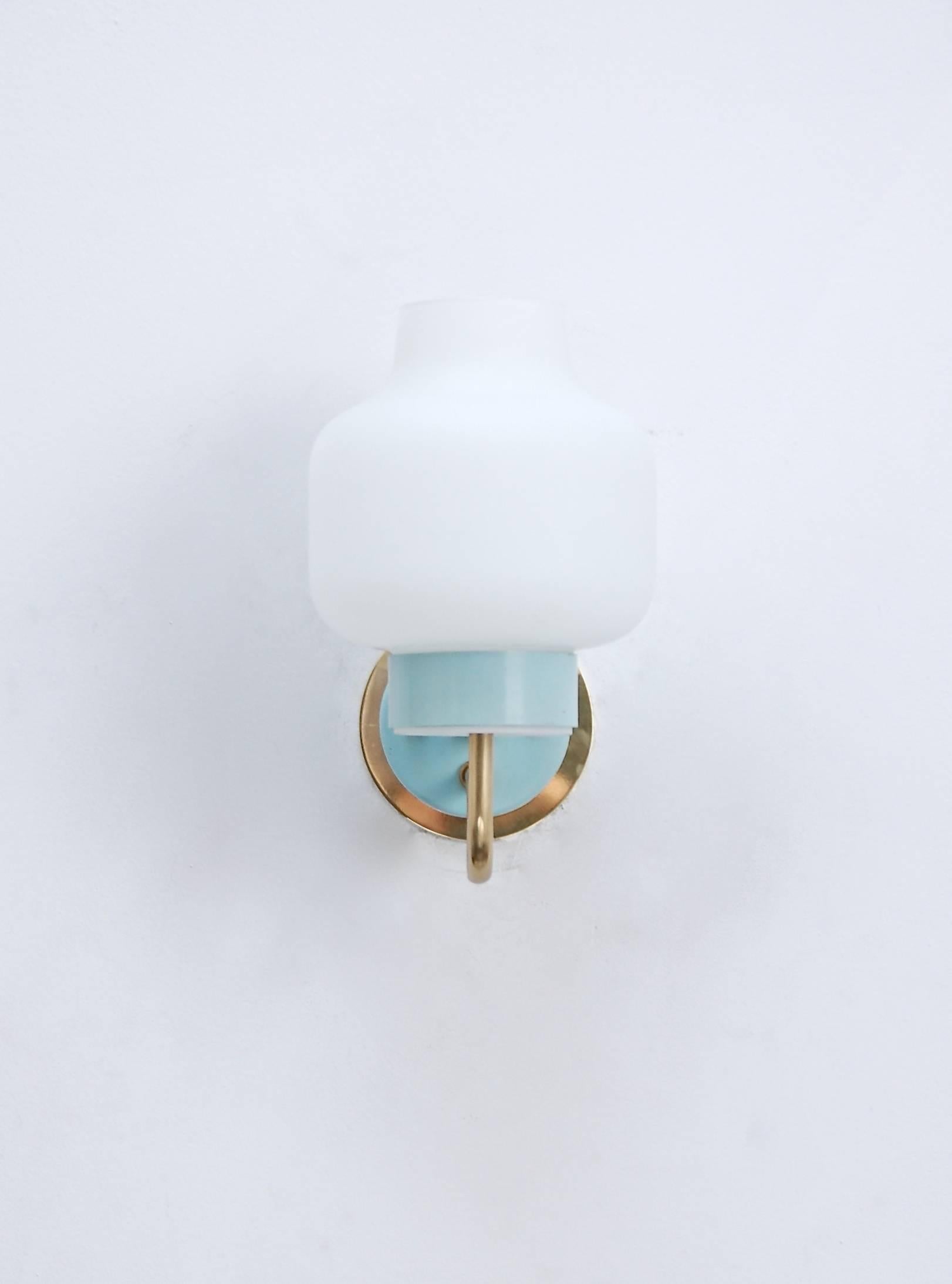 Beautiful, from the period single Stilnovo sconce, labelled. Fully rewired for use in the US.