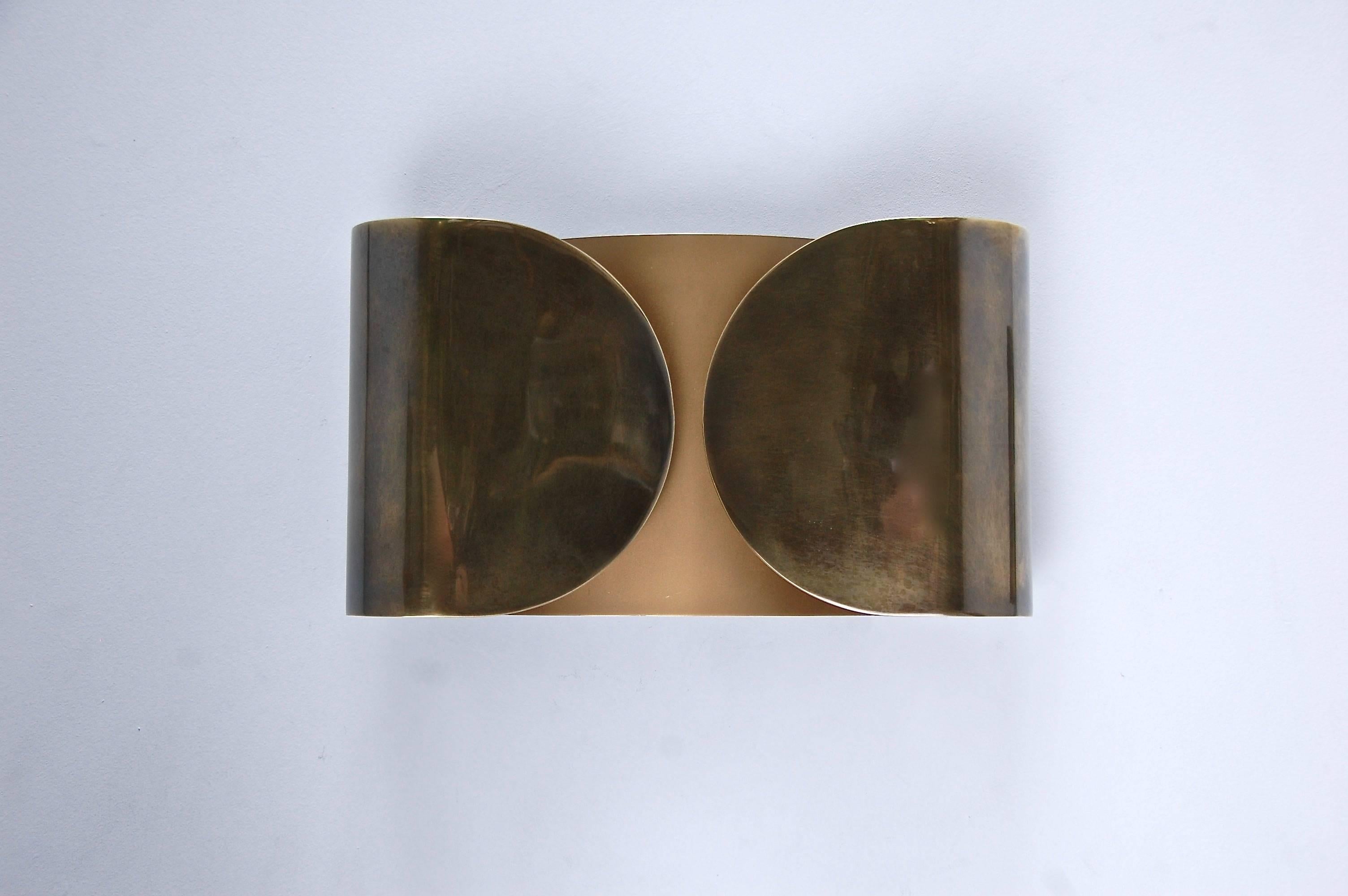 Modern and sleek pair of Foglio sconces by Tobia Scarpa in brass-plated patinated steel, with a painted interior. Fully restored, refinished and rewired for the US. Ready to be installed.