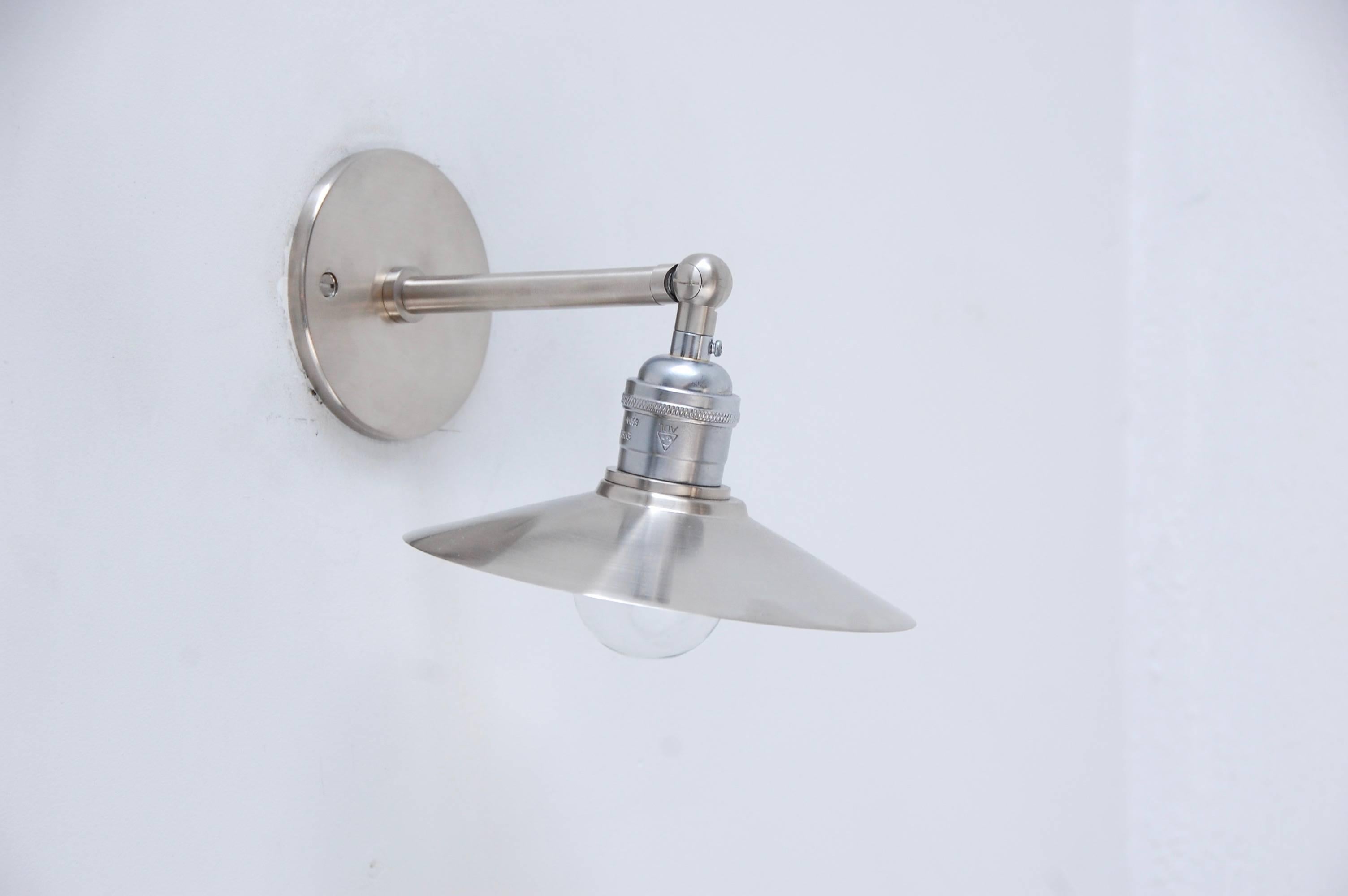Industriel Appliques à chapeau en nickel en vente