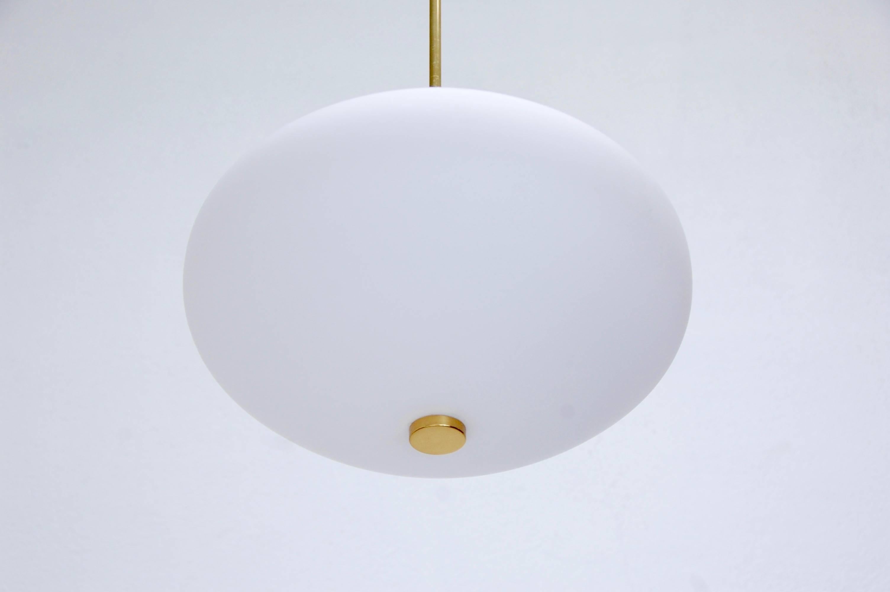 Five exquisite ellipsoid black and white Mid-Century pendants from Italy in blown glass and brass details. Overall drop can be adjusted upon request.
Fixture height: 30”.
Diameter: 14”.
Shade Height: 9”.
Please check for lead time on these as they