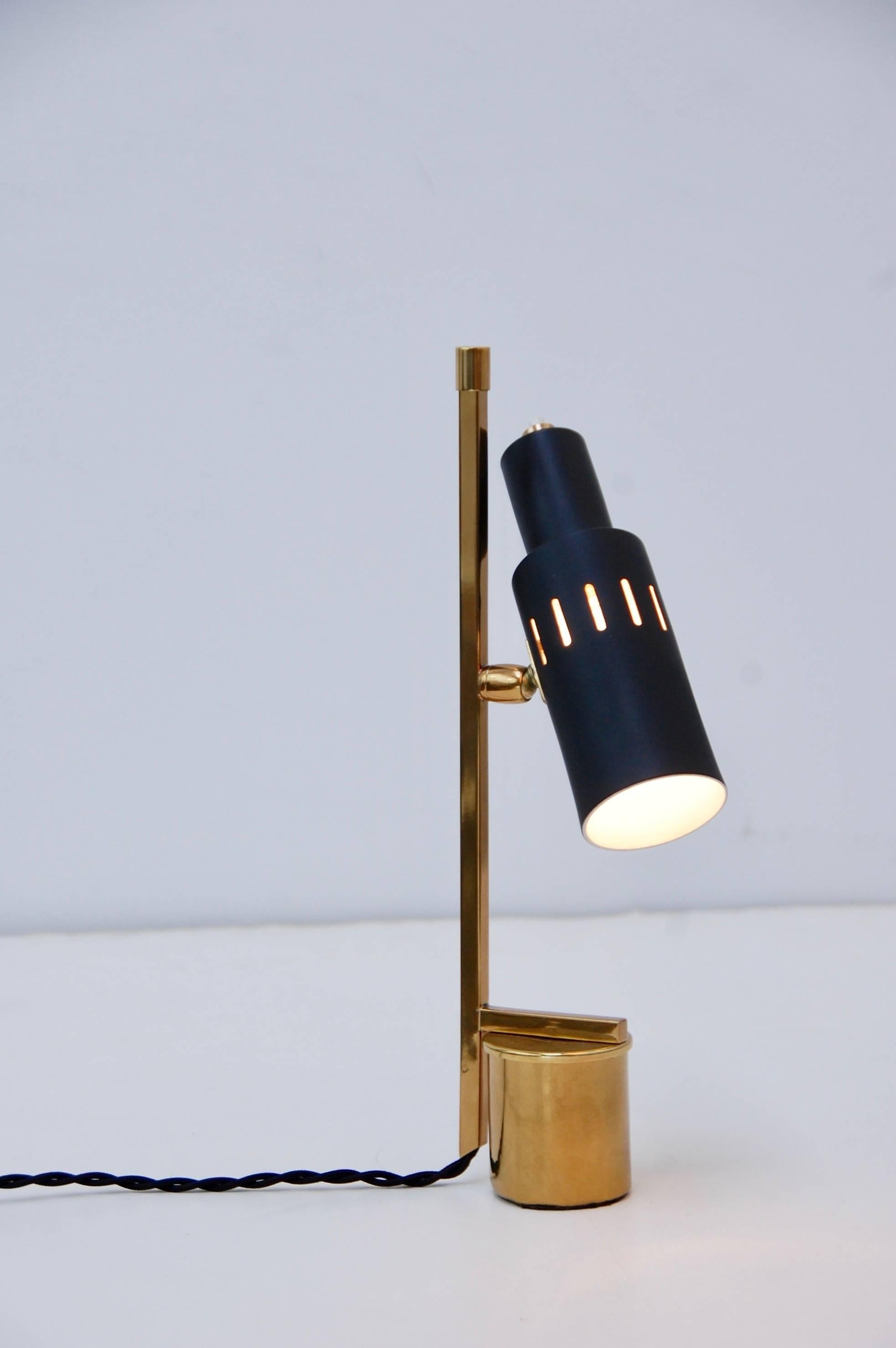 Petite Italian Directional Table Lamp In Excellent Condition In Los Angeles, CA