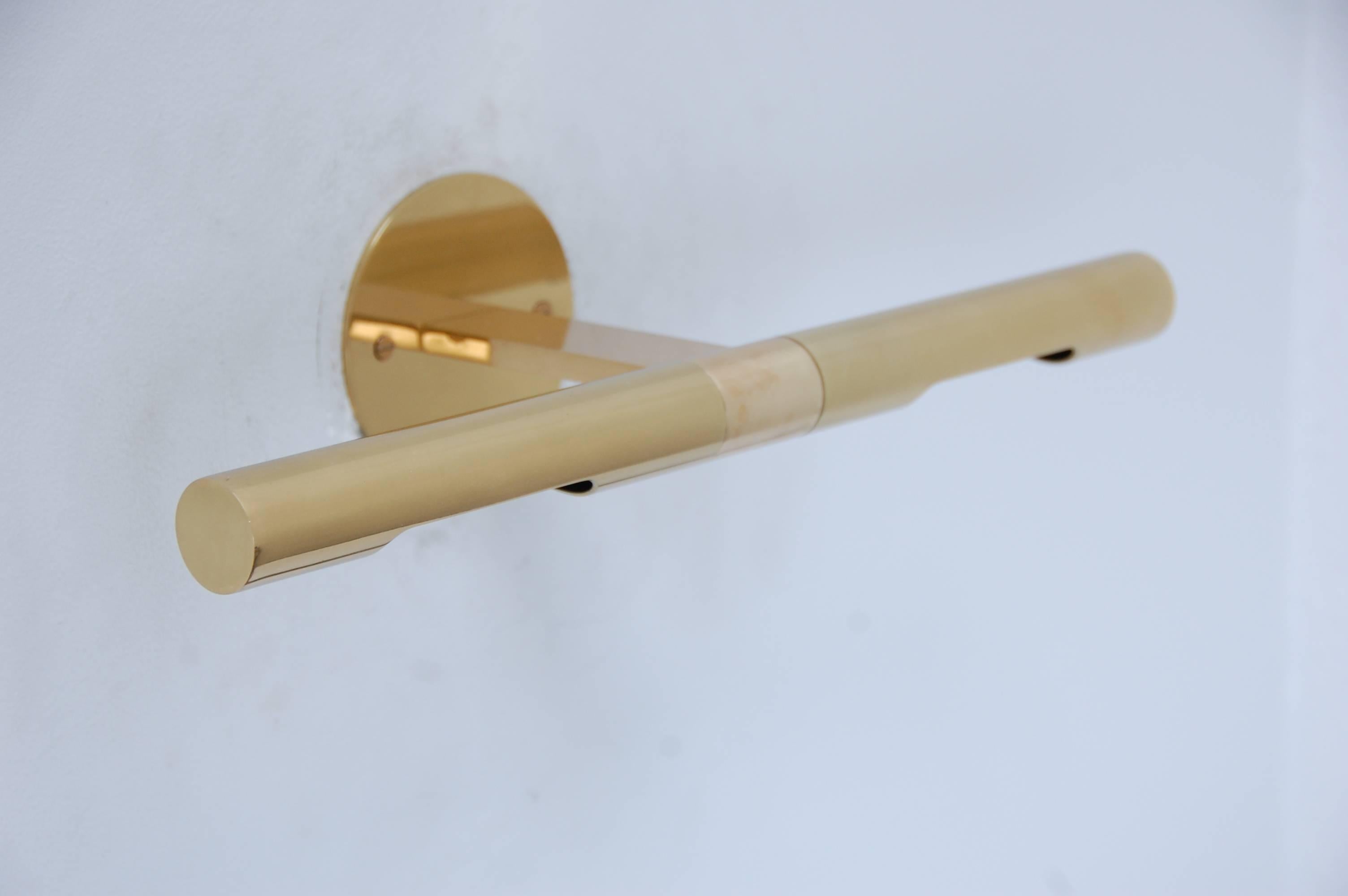 Superbly crafted linear wall sconce designed by Lumfardo Luminaires in a lightly patinated lacquered (gold) brass finish. Sconce is designed to feature artwork and/or objets d’art. Each shade is independent and can be directed individually. Fixture