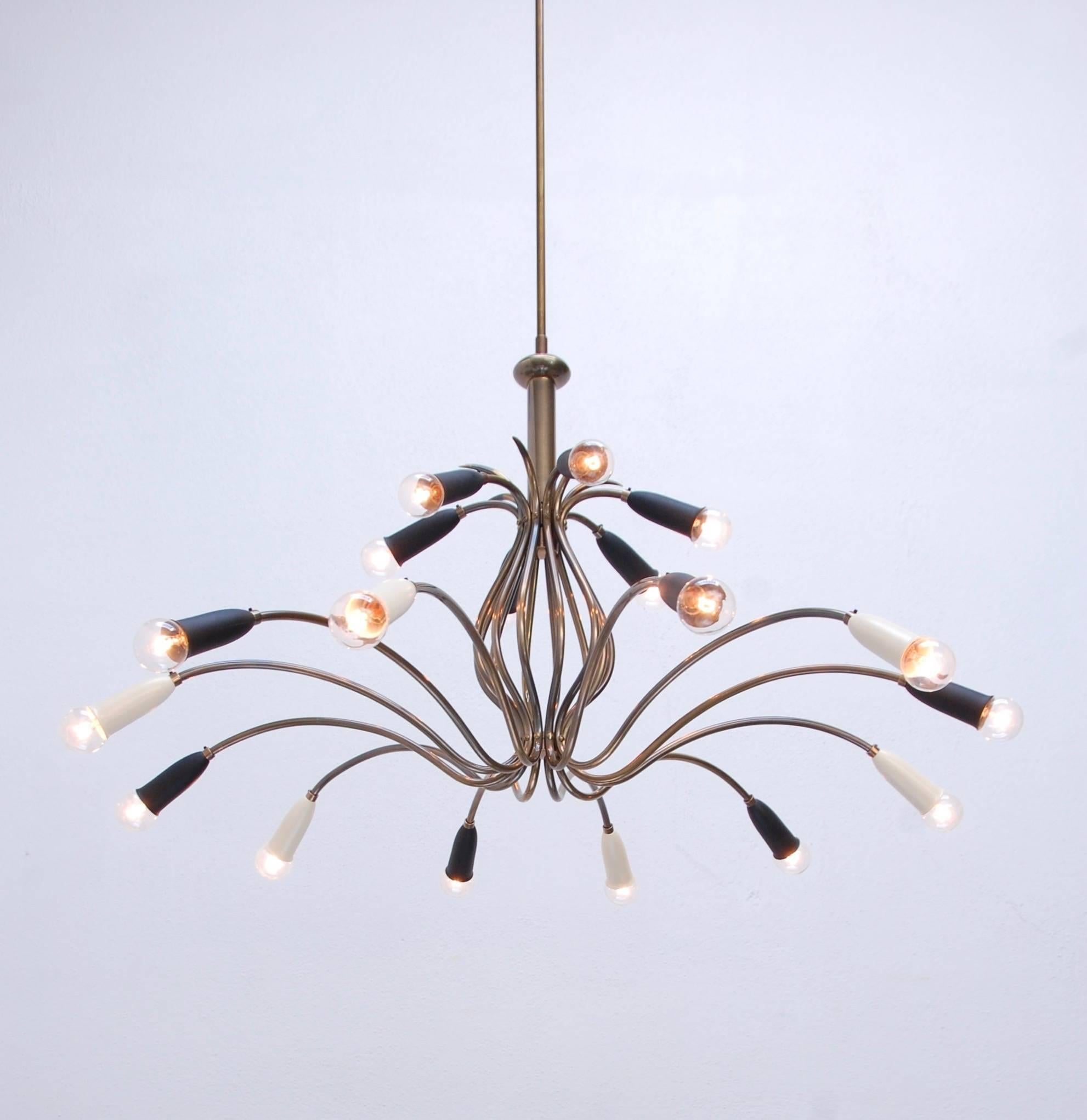 Of the period Italian 18-light botanical chandelier from the 1950s. Fully restored with E12 candelabra based sockets, wired for the US. Overall drop adjustable upon request. Patinated lacquered brass and painted aluminium.
Measures: Overall drop: