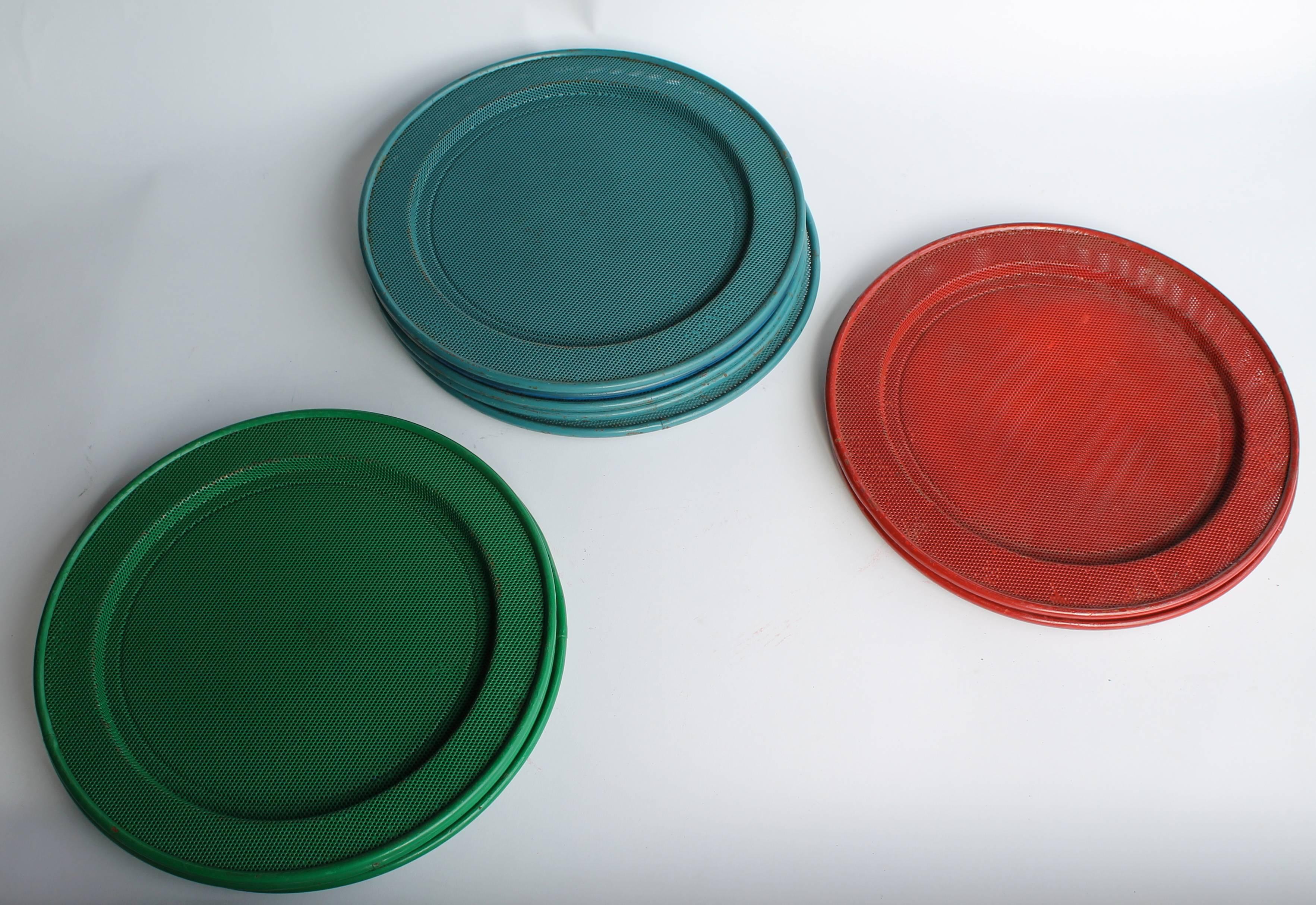 Vintage Set of 11 Perforated Enameled Metal Dishes or Trays In Good Condition For Sale In San Diego, CA