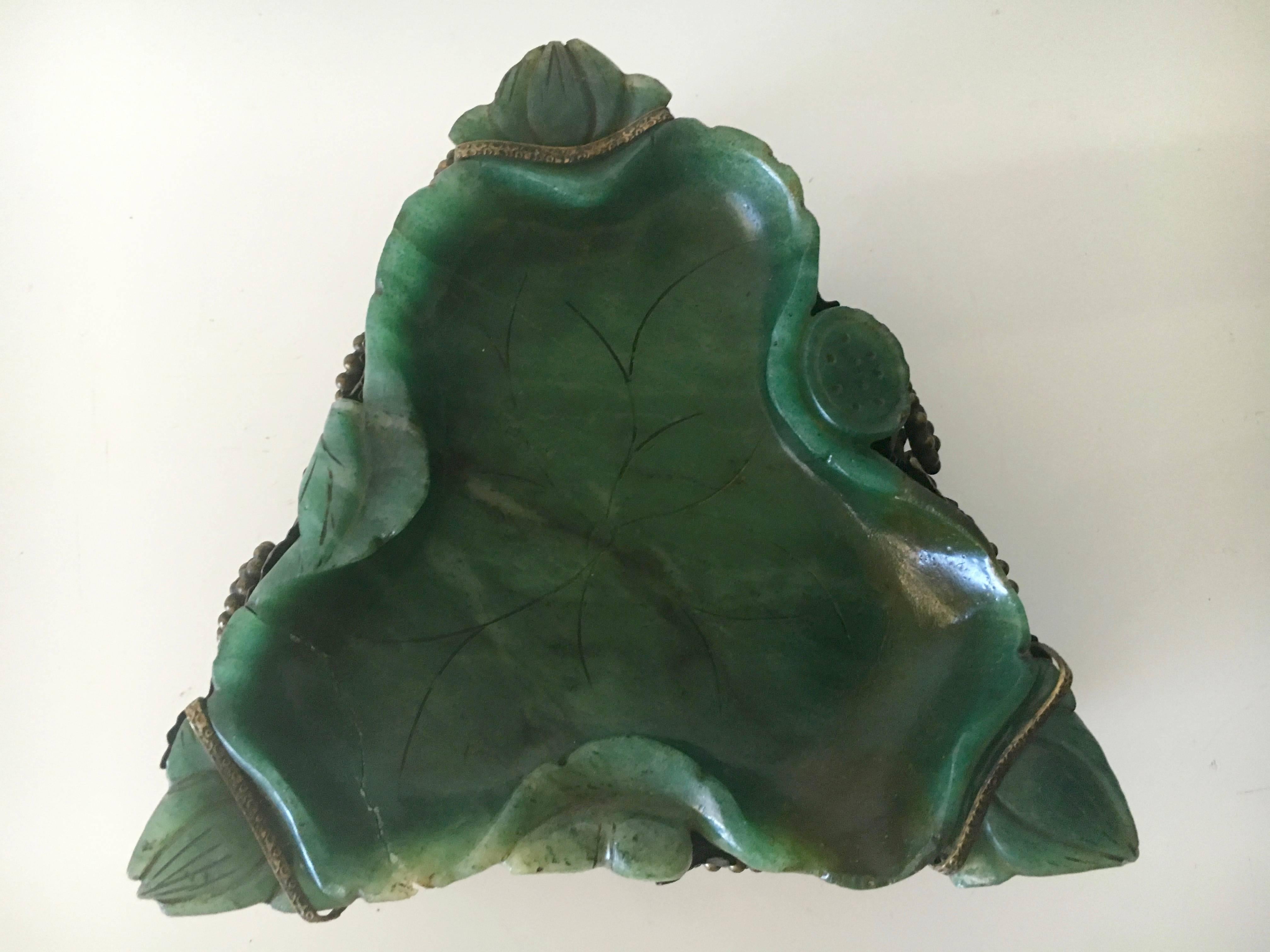Important Art Nouveau Solid Dark Green Jade and Bronze Ash Tray, circa 1905 For Sale 5