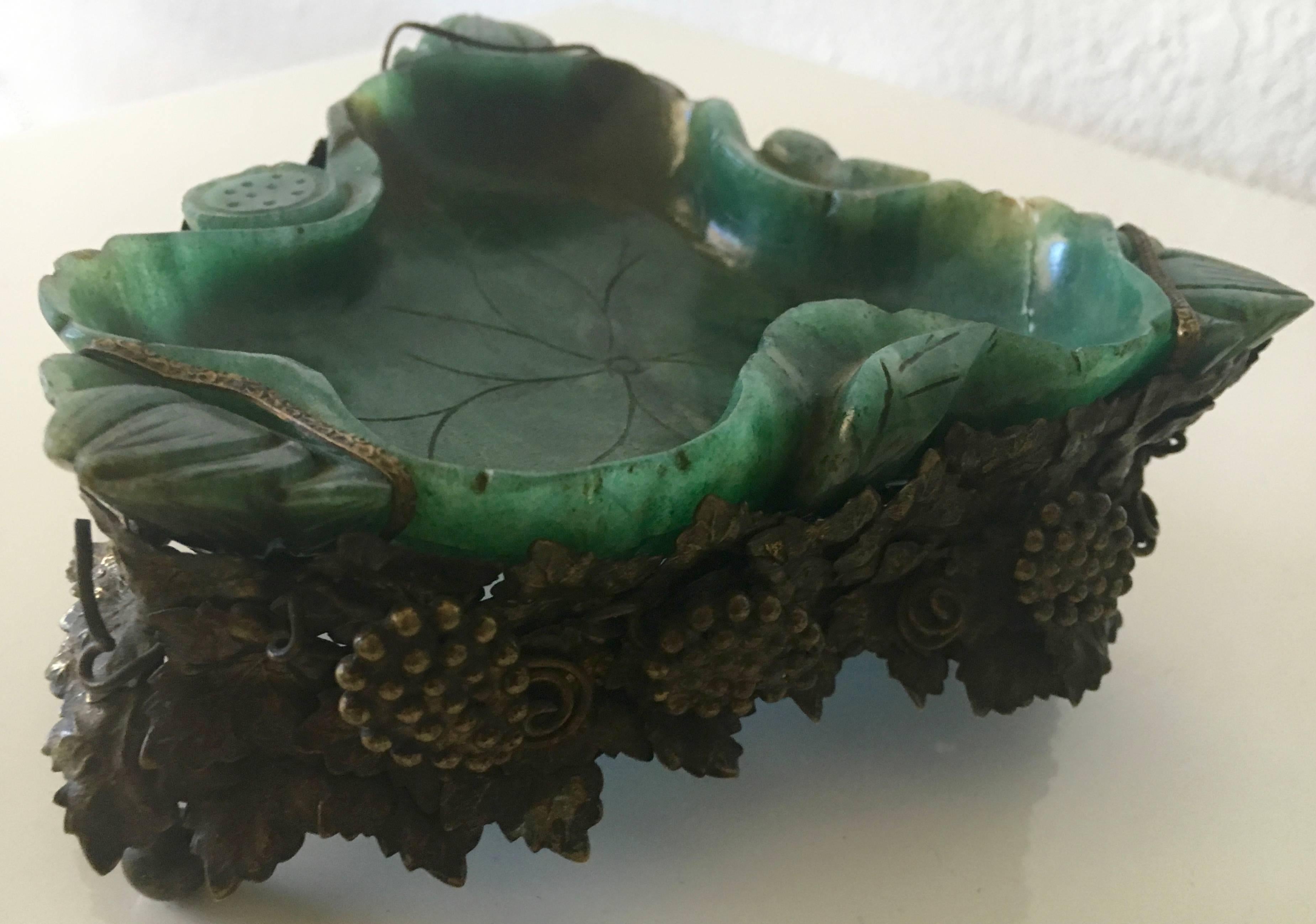Important Art Nouveau Solid Dark Green Jade and Bronze Ash Tray, circa 1905 In Good Condition For Sale In San Diego, CA