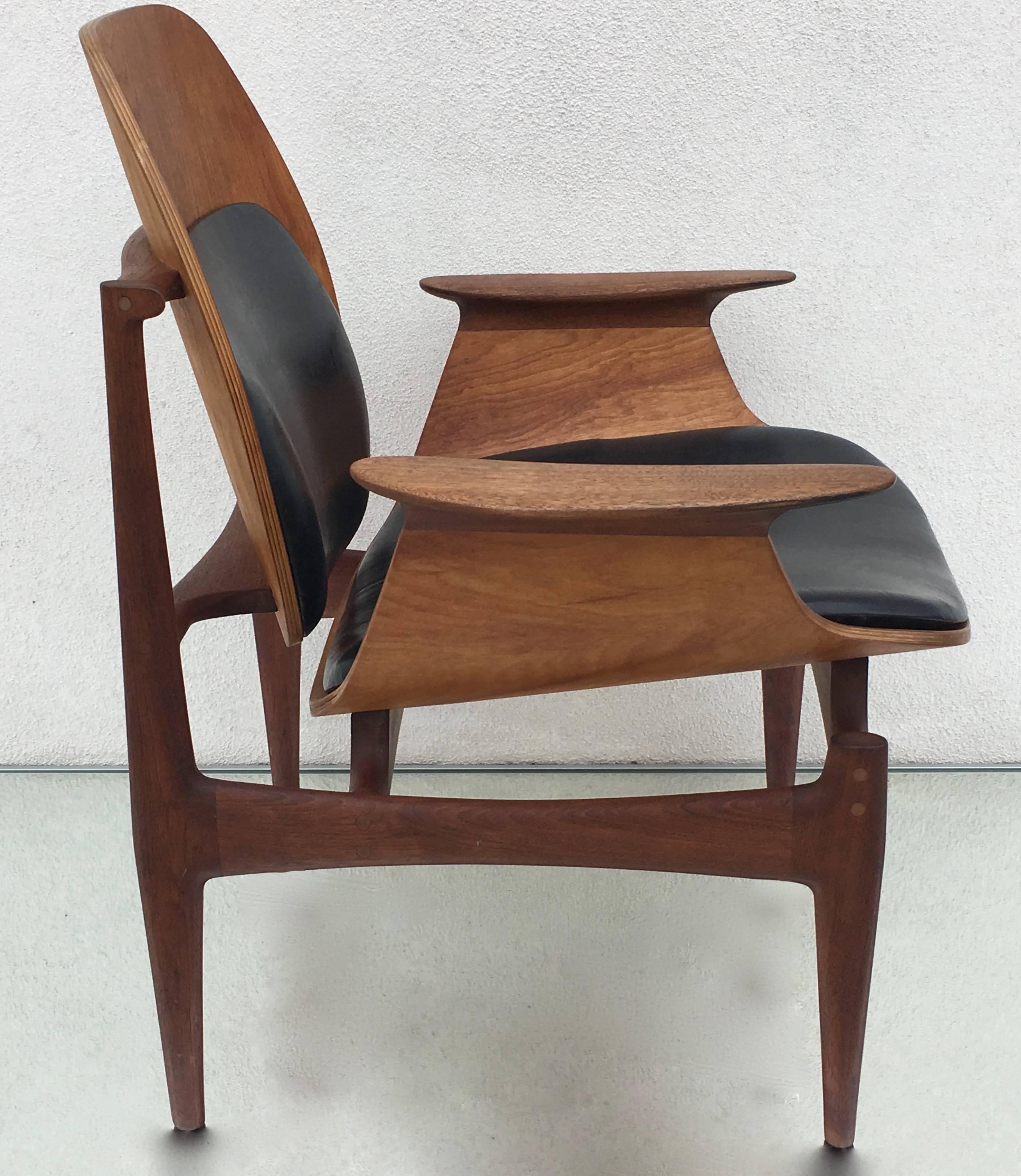 An exceptional one of 1/1 studio Craft, teakwood and plywood armchair.
Designed by John W. McWilliams (1924-2015), for his own house.
The joinery and craftsmanship are of the finest quality.
California, circa 1960s.
Chair Provenance: John W.
