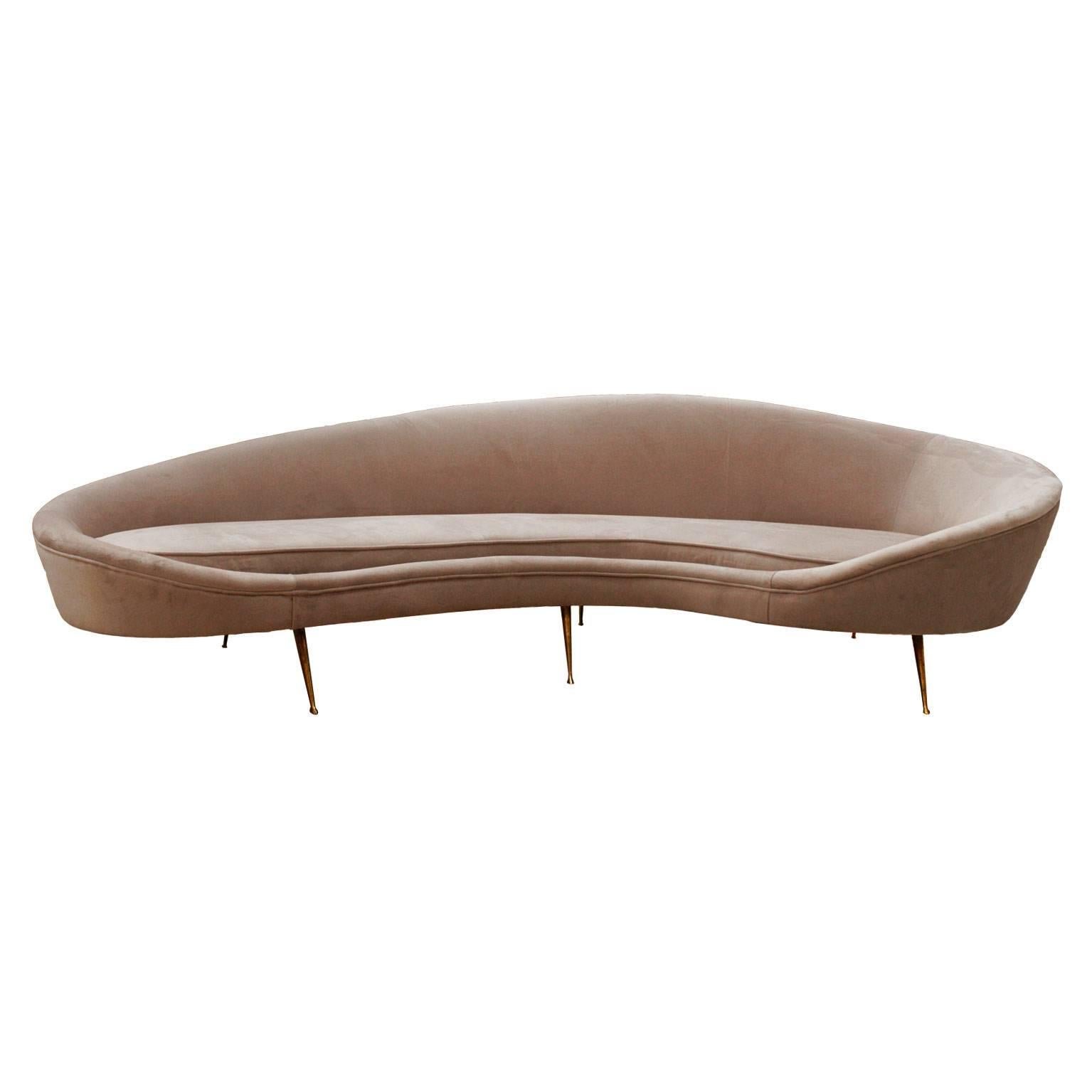 Four-seat sofa in style of Ico Parisi with structure made in wood upholstered in velvet and legs made in bronze.