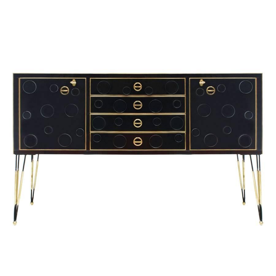 Sideboard with drawers and doors. Solid wood structure and black glass cladding with brass fittings, feet and profiles. Interior of the cabinets covered with mirror.