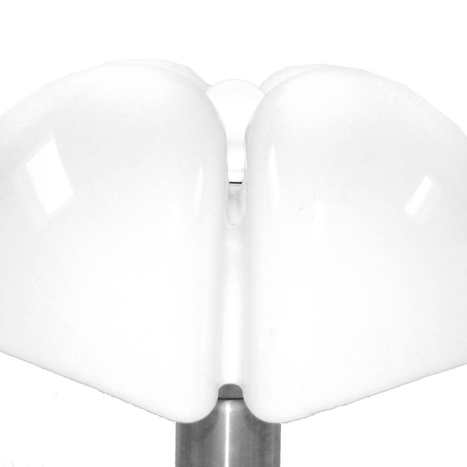 Pipistrello table lamp by Gae Aulenti. Regulable structure made in white lacquer metal and steel with shade in fiberglass. 