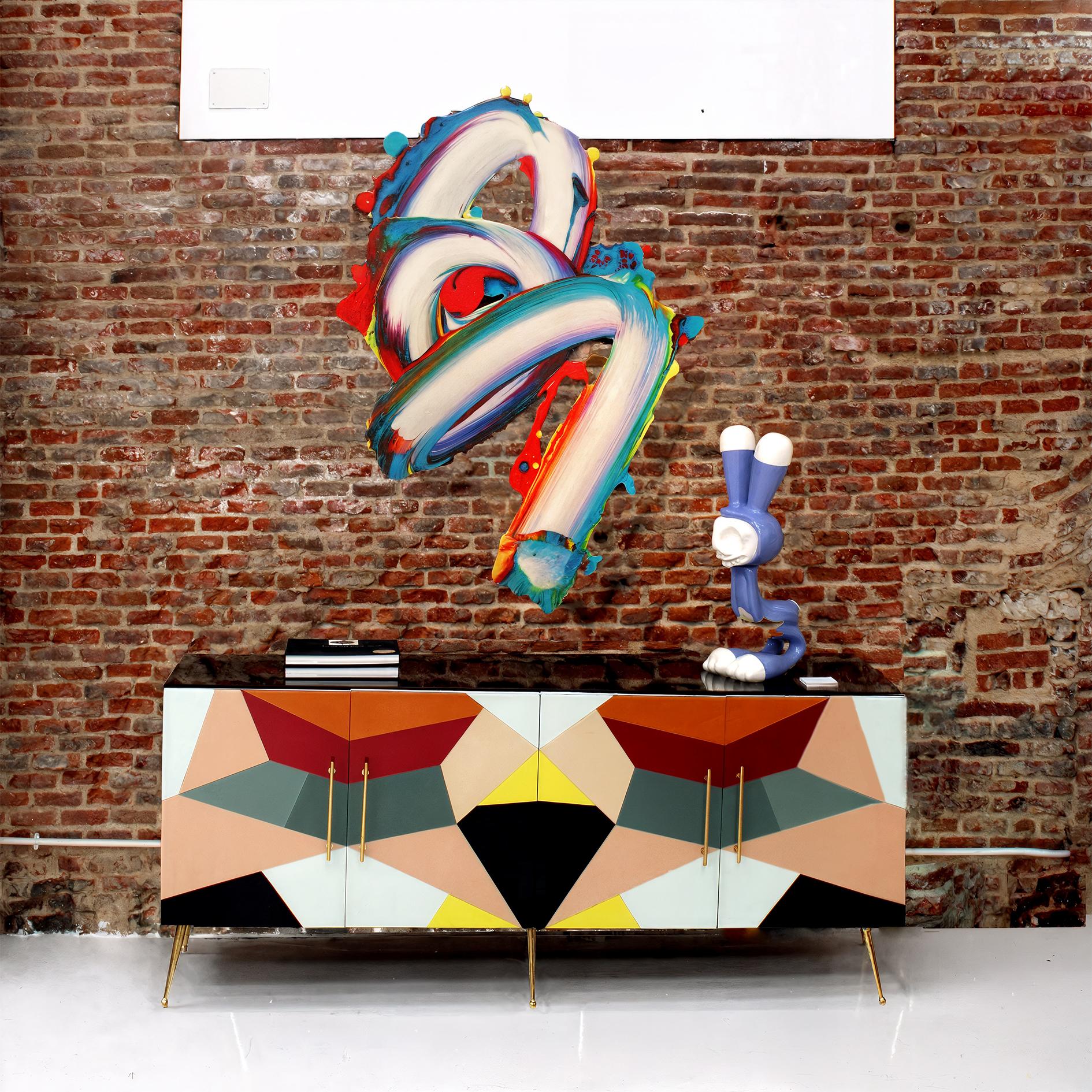 Credenza italiana di metà secolo, vetro colorato e ottone, design geometrico. in vendita 1
