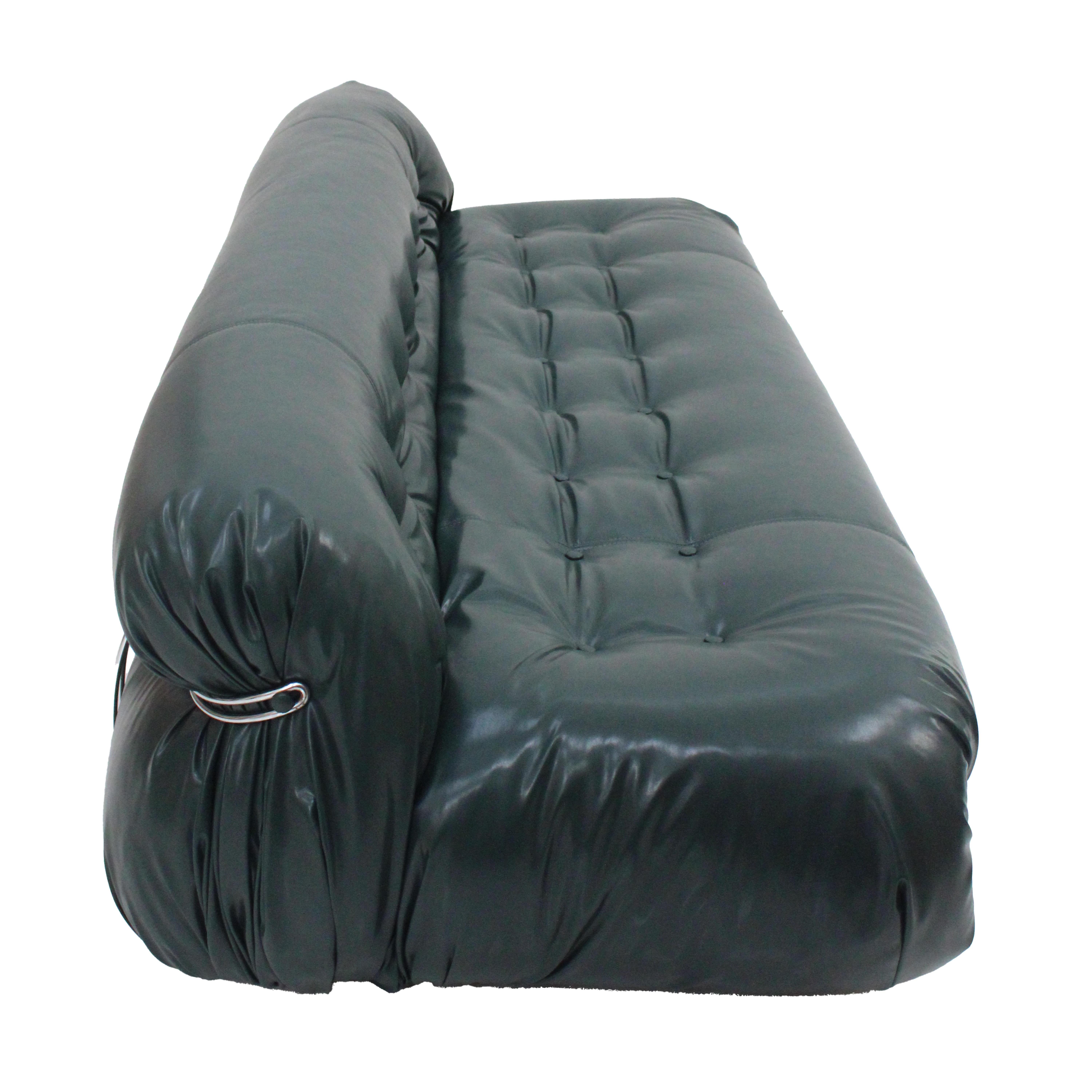 italien Canapé Soriana de Tobia Scarpa pour Cassina, Italie, années 1960, cuir vert et acier en vente
