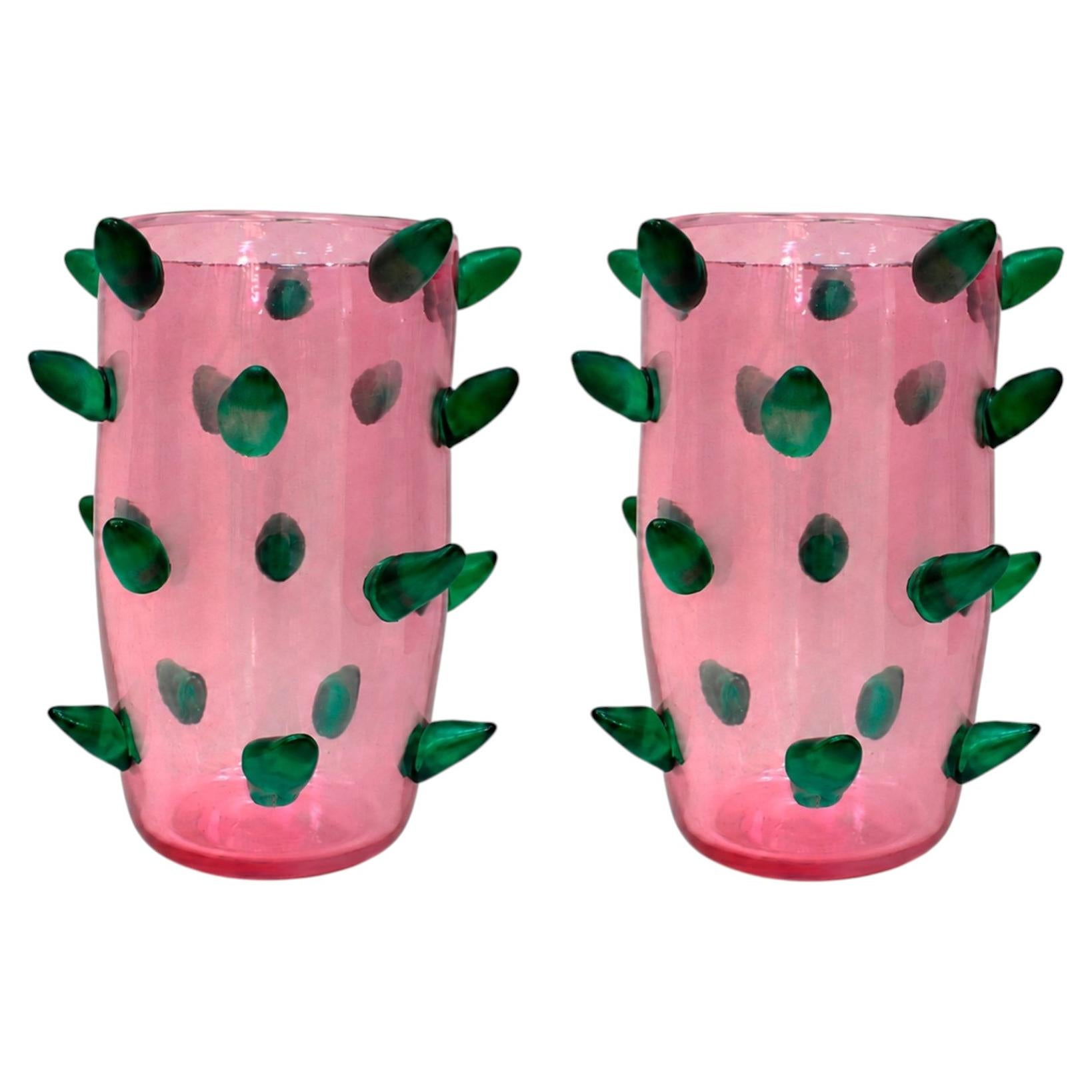 Set di due vasi Art Déco in vetro di Murano rosa e verde con punte applicate, anni '80