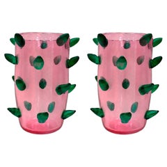 Juego de dos jarrones Art Déco de cristal de Murano en rosa y verde con púas aplicadas, de los años 80