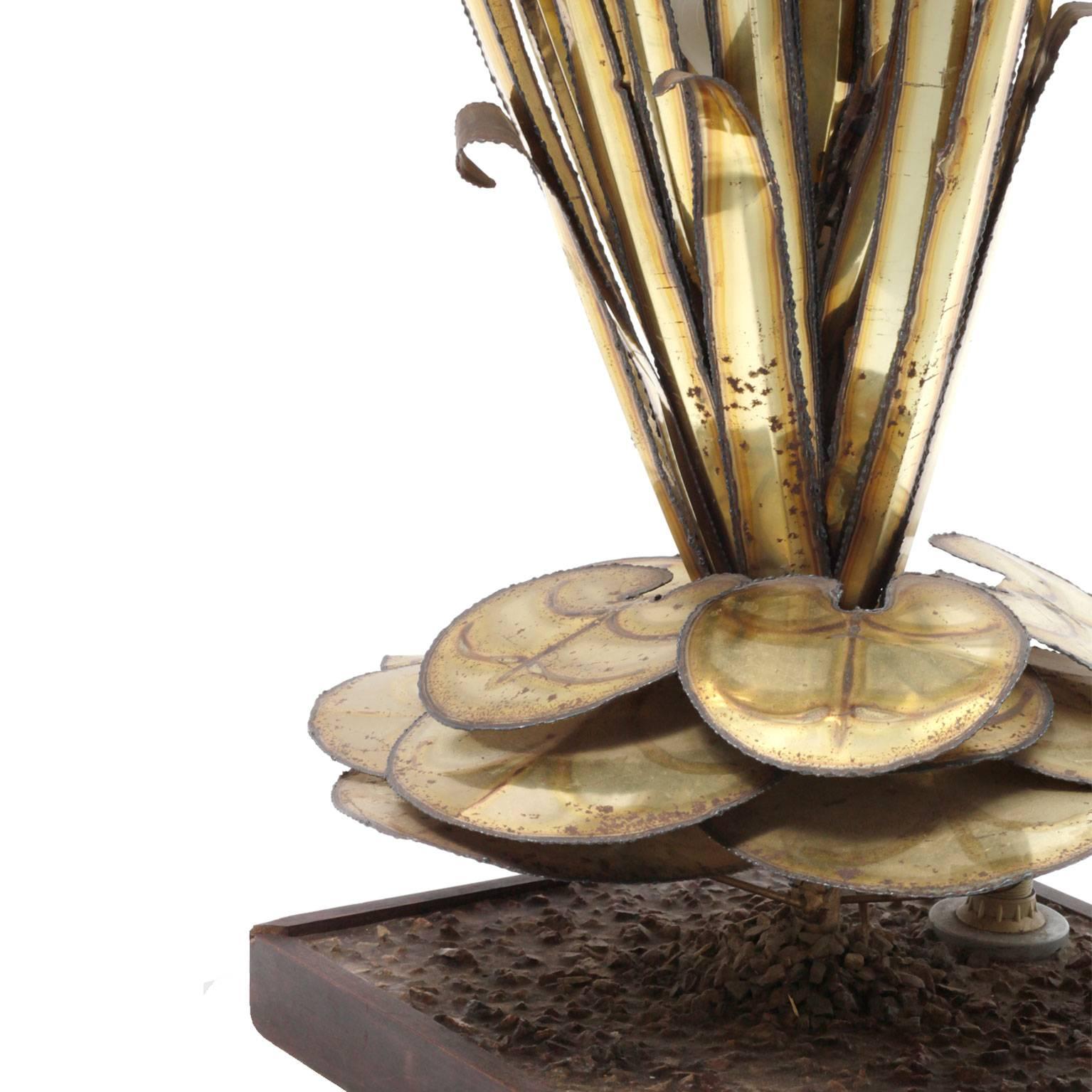 Table lamp from Baguès manufacture, made by hand in brass with organical forms.