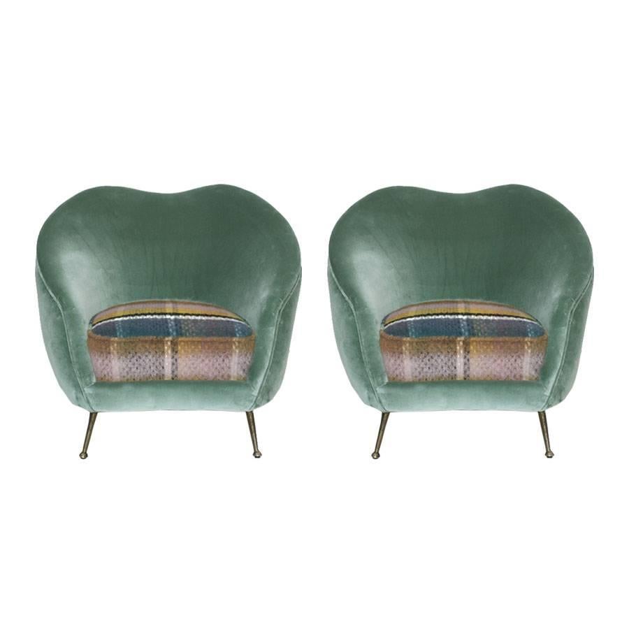 Pair of armchairs designed by Federico Munari, made with wooden structure and bronze feet. Seat and back upholstered in green velvet designed by India Mahdavi for Pierre Frey and seat upholstered in wool with geometric pattern by Pierre Frey.