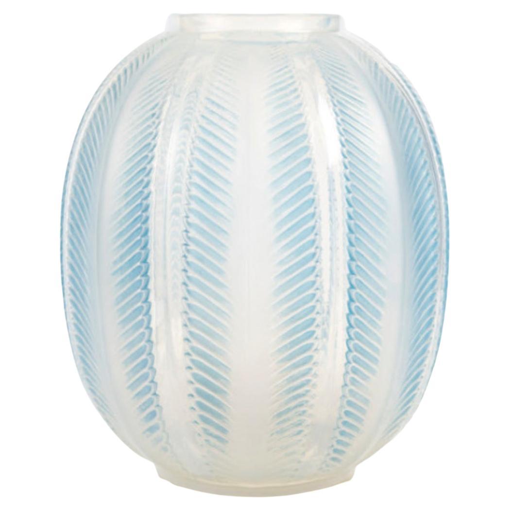 1932 - René Lalique - Vaso opalescente "Biskra". in vendita