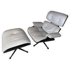 Charles and Ray EAMES – MOBILIER International edition: Lounge Chair and Ottoman