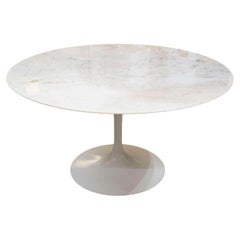 Eero Saarinen y Knoll International, mesa Tulip de 137 cm, Arabescato