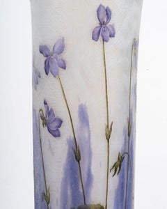 Grand vase Daum Nancy en forme de rouleau « violettes »