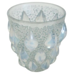 1927. René LALIQUE. “Rampillon” Model Vase