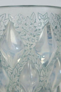 1927. René LALIQUE. “Rampillon” Model Vase