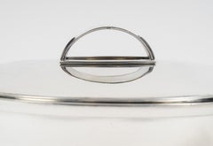 TETARD - Large oval covered box in solid silver, modernist style, circa 1930