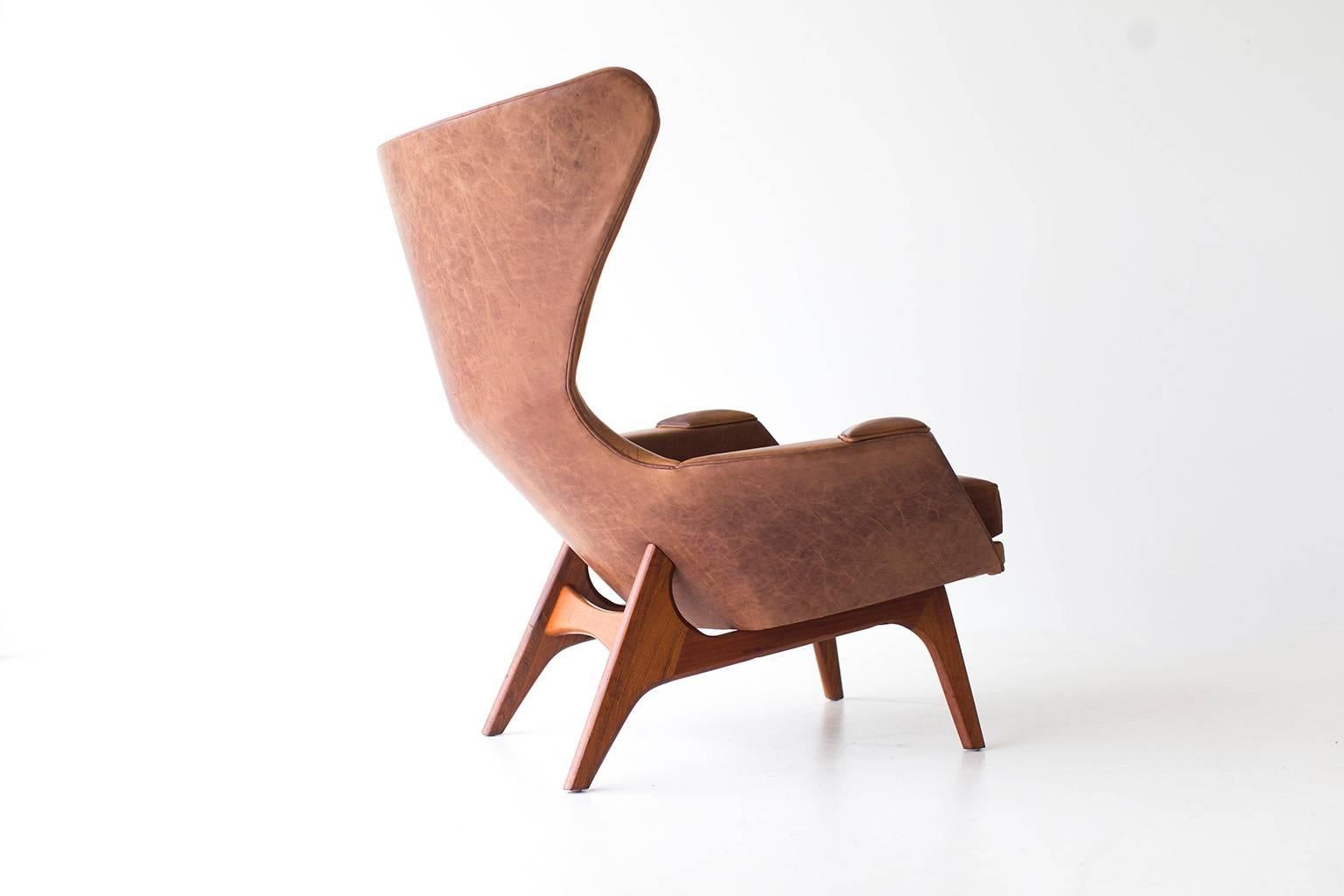 Designer: Adrian Pearsall. 

Manufacturer: Craft Associates Inc. 
Period or model: Mid-Century Modern. 
Specs: Walnut, oiled leather.

Condition: 

This Adrian Pearsall large wing chair for Craft Associates model 2231-C is in excellent
