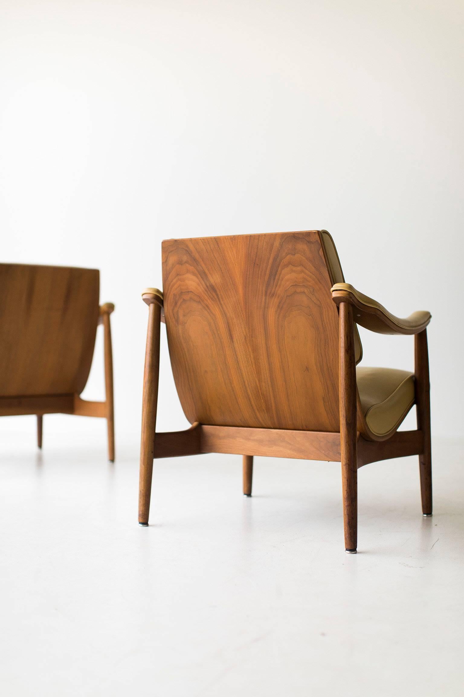 Designer: Unknown. 

Manufacturer: Thonet. 
Period or model: Mid-Century Modern. 
Specs: Walnut, vinyl. 

Condition: 

These modern Thonet lounge chairs are in vintage condition. The wood shows normal wear with age (discoloration, scratches,