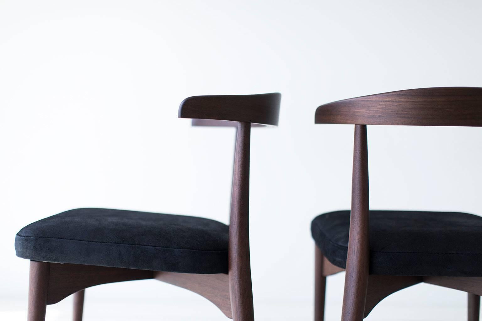 Designer: Lawrence Peabody

Manufacturer: Craft Associates furniture
Period/Model: Mid-Century Modern
Specs: Walnut, leather


These Lawrence Peabody dining side chairs P-1709 are expertly handcrafted and upholstered. These Peabody chairs are