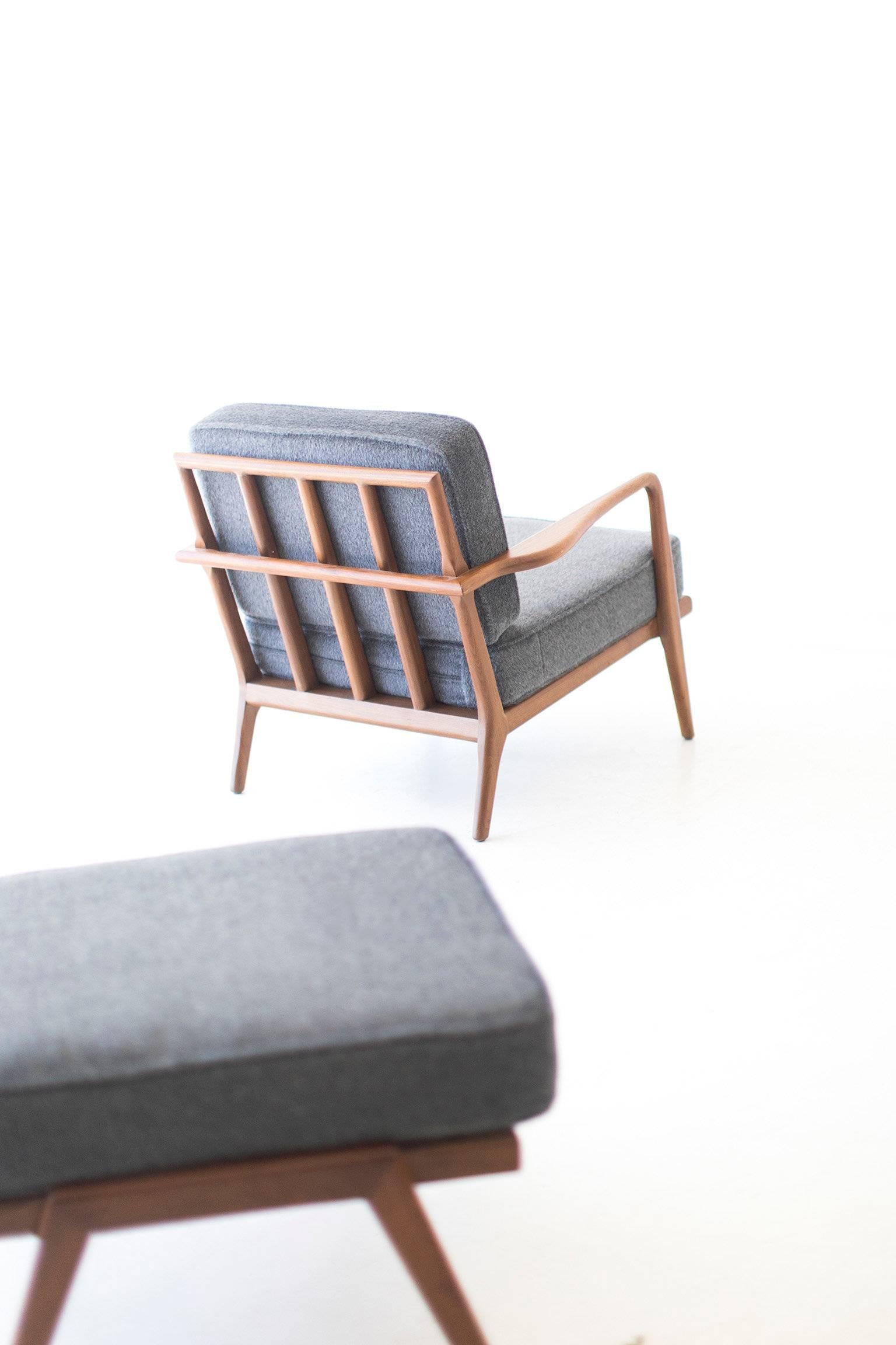 Designer: Mel Smilow.   

Manufacturer: Smilow-Thielle  
Period or model: Mid-Century Modern.  
Specs: Walnut, Cotton Fabric.   

Condition:   

This Mel Smilow lounge chair and ottoman for Smilow-Thielle are in excellent restored condition. The