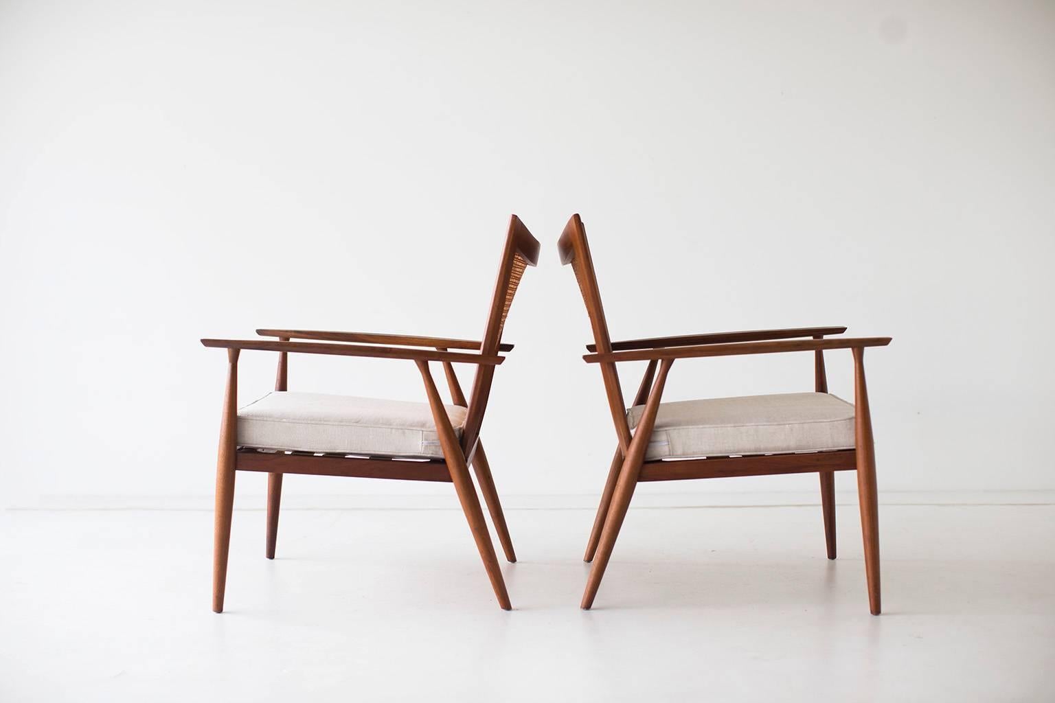 Designer: Paul McCobb.

Manufacturer: Winchendon.
Period and model: Mid-Century Modern, Planner Group Series.
Specifications: Maple (possibly walnut), caning, fabric.

Condition:

These Paul McCobb lounge chairs for Winchendon (Planner Group